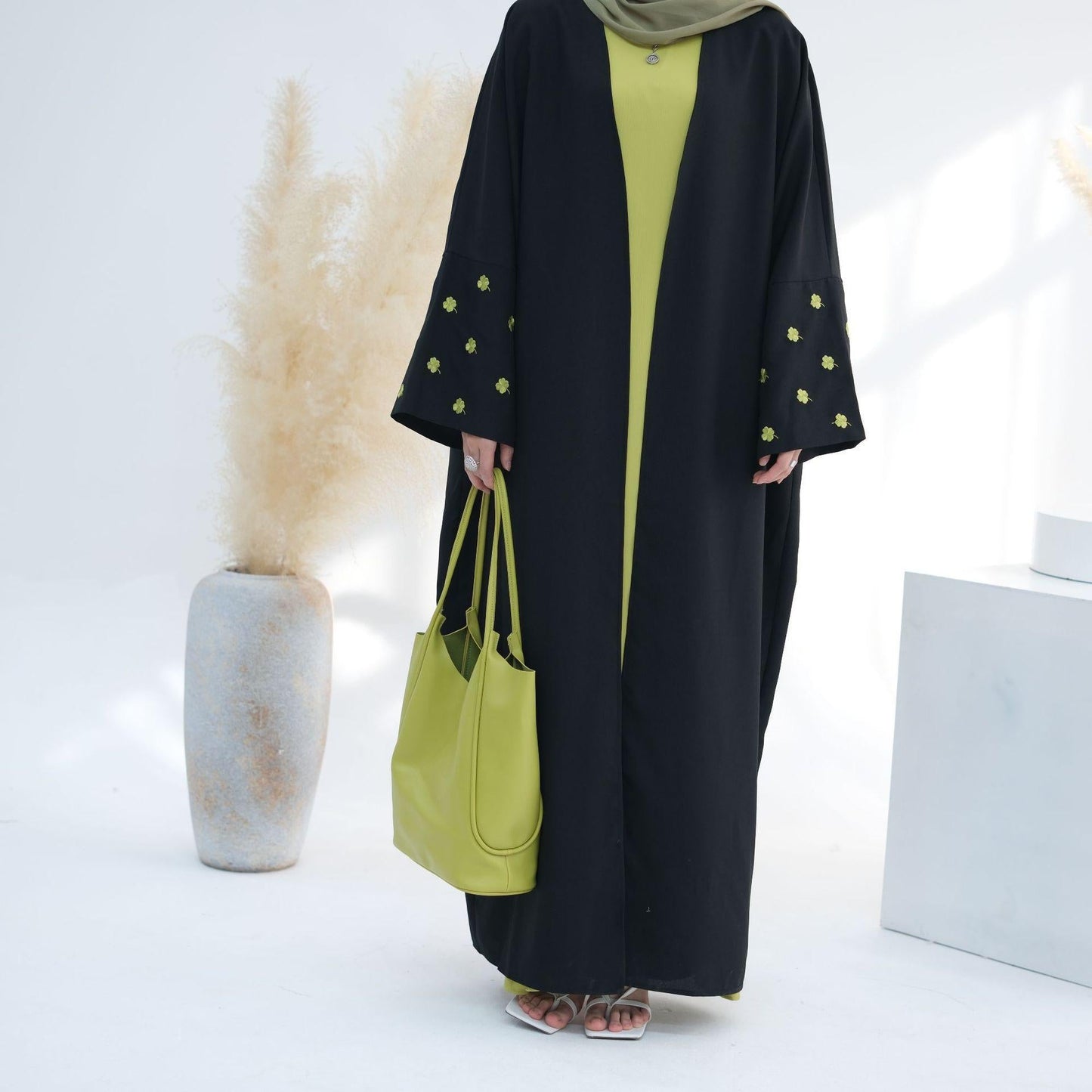 LUMAYA LUMAYA1001 Four-leaf Clover Embroidered Elegant Cardigan