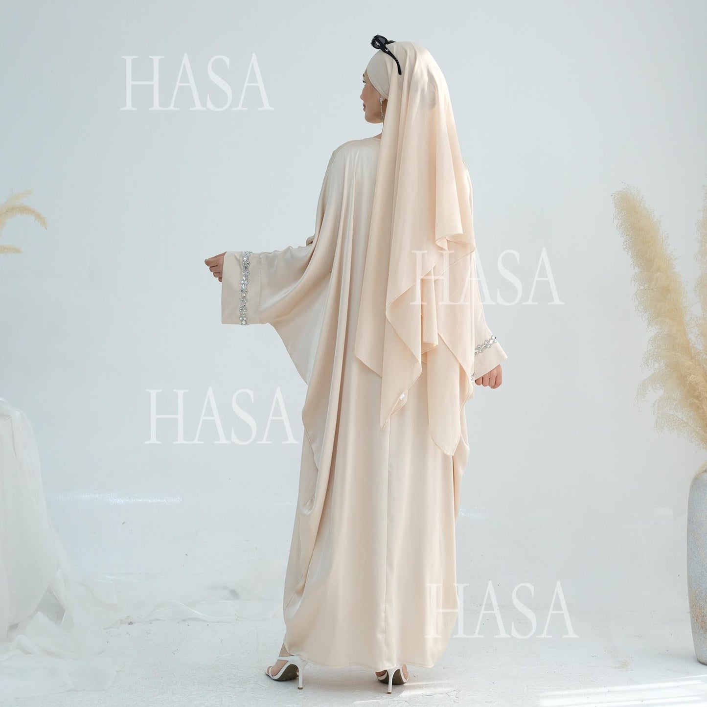 LUMAYA5882 A Cardigan Dress with Exquisite Hot Diamond Embellishment and Elegant Details closed abayas