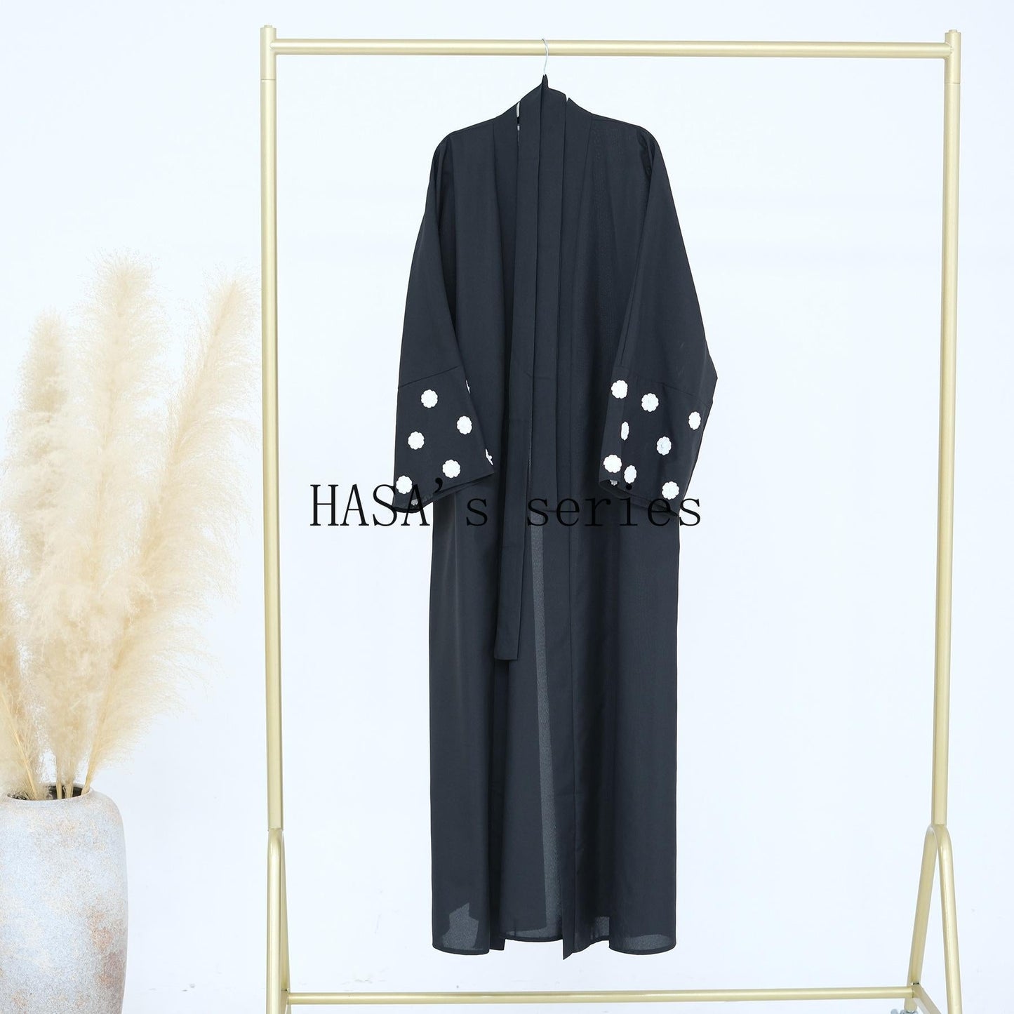 LUMAYA4853 A Long Robe Embroidered with Cherry Blossom Elements and Beaded Details, Showcasing A Delicate Texture in Its Simplicity.
