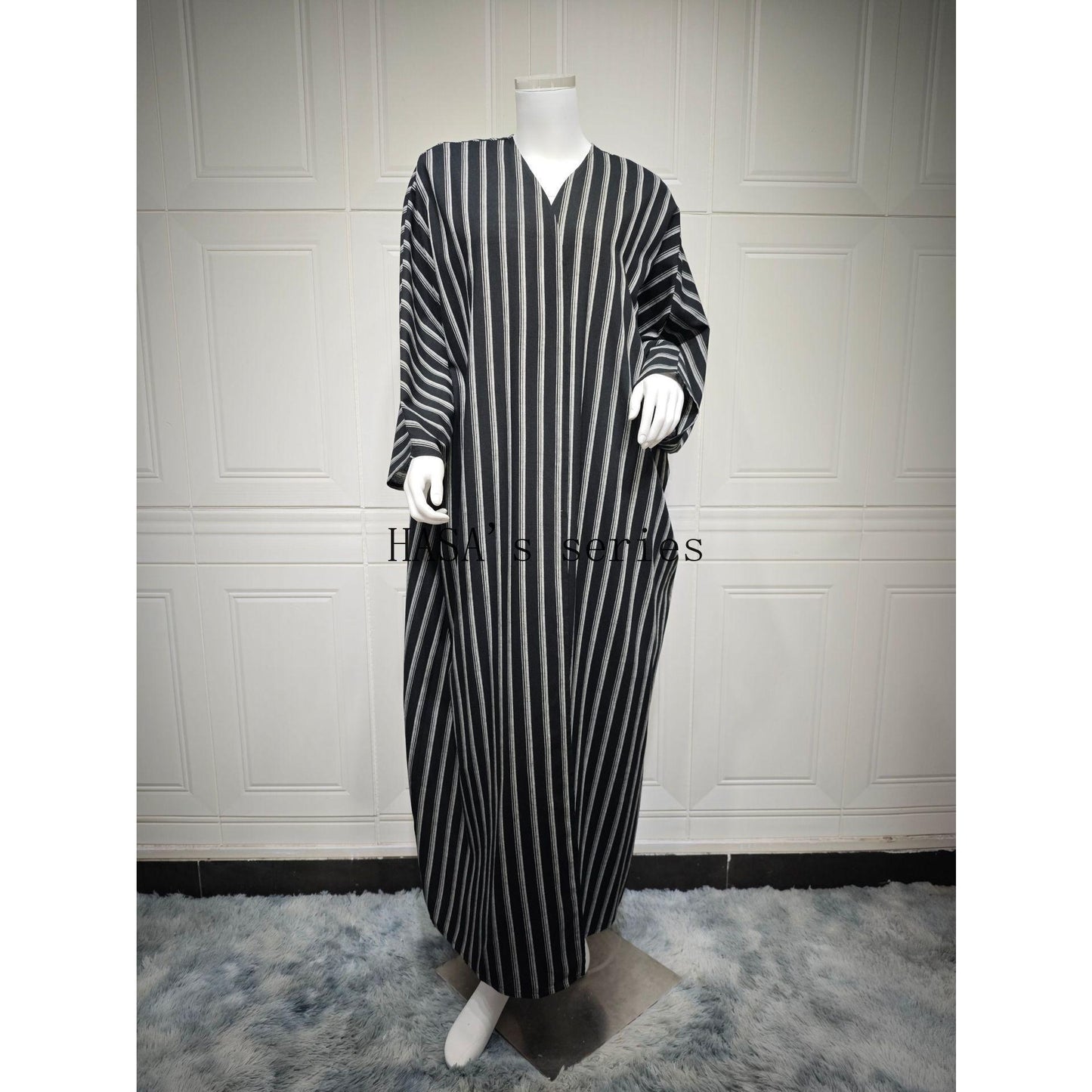 LUMAYA5096 Stylish Black and White Striped Long Coat with A Loose-fitting, Open-front Design.