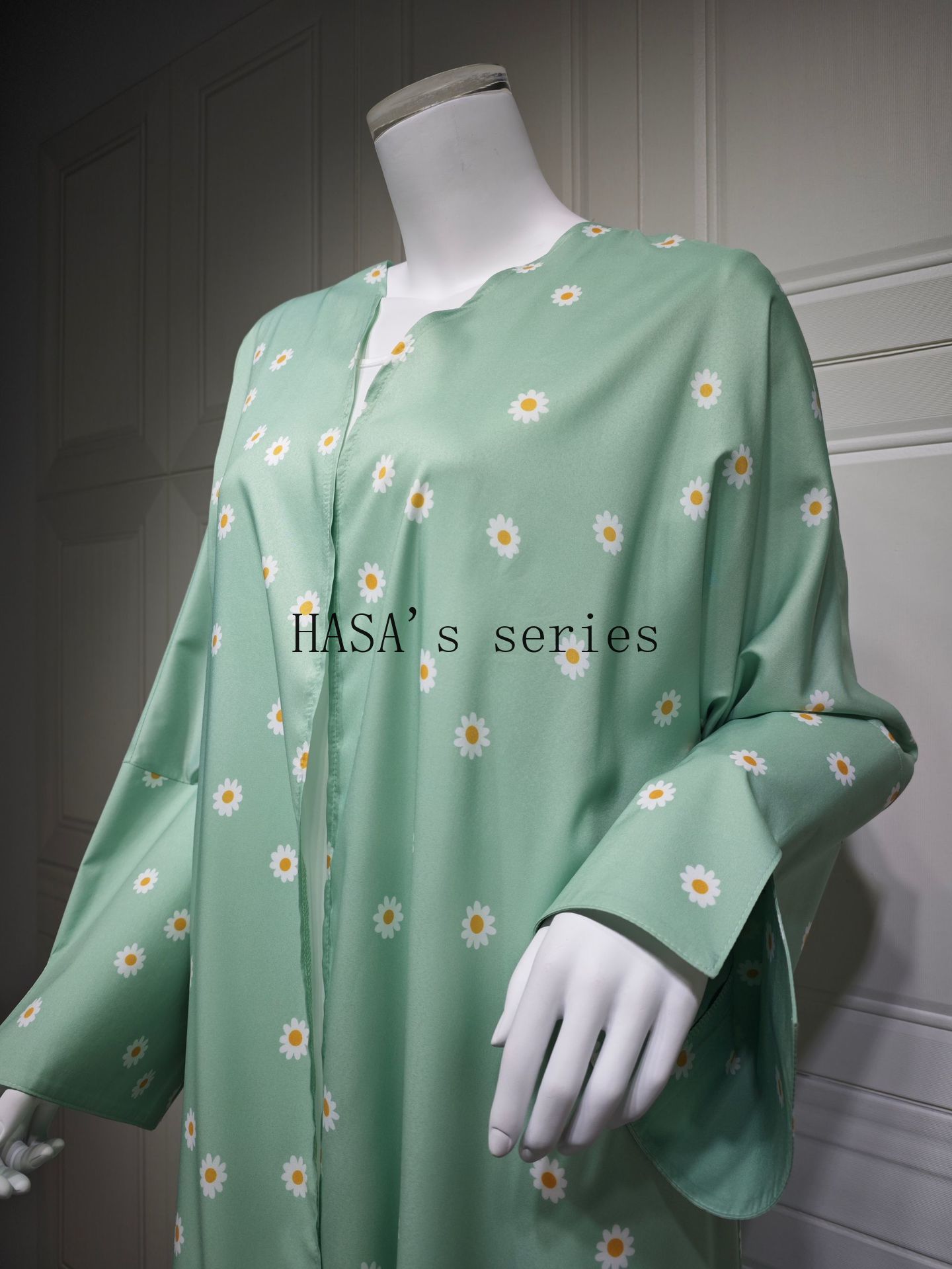 LUMAYA5104 Fresh and stylish printed loose-fitting cardigan, a long-sleeved, flowing long coat.