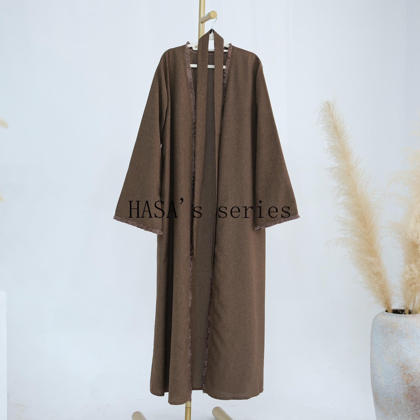 LUMAYA5147 Elegant Long Cardigan Robe with Flowing Tassels, A Loose-fitting, Coat-style Dress.