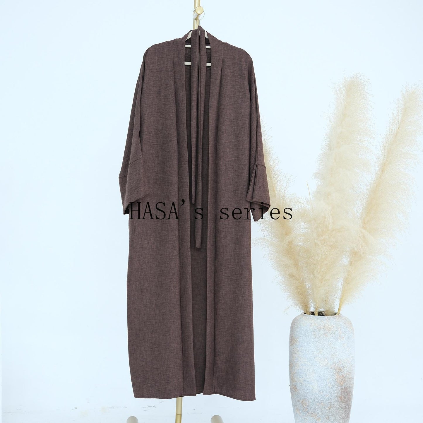 LUMAYA4854 A simple, solid-colored two-piece set, consisting of an easy-to-match robe-style dress and a matching garment.