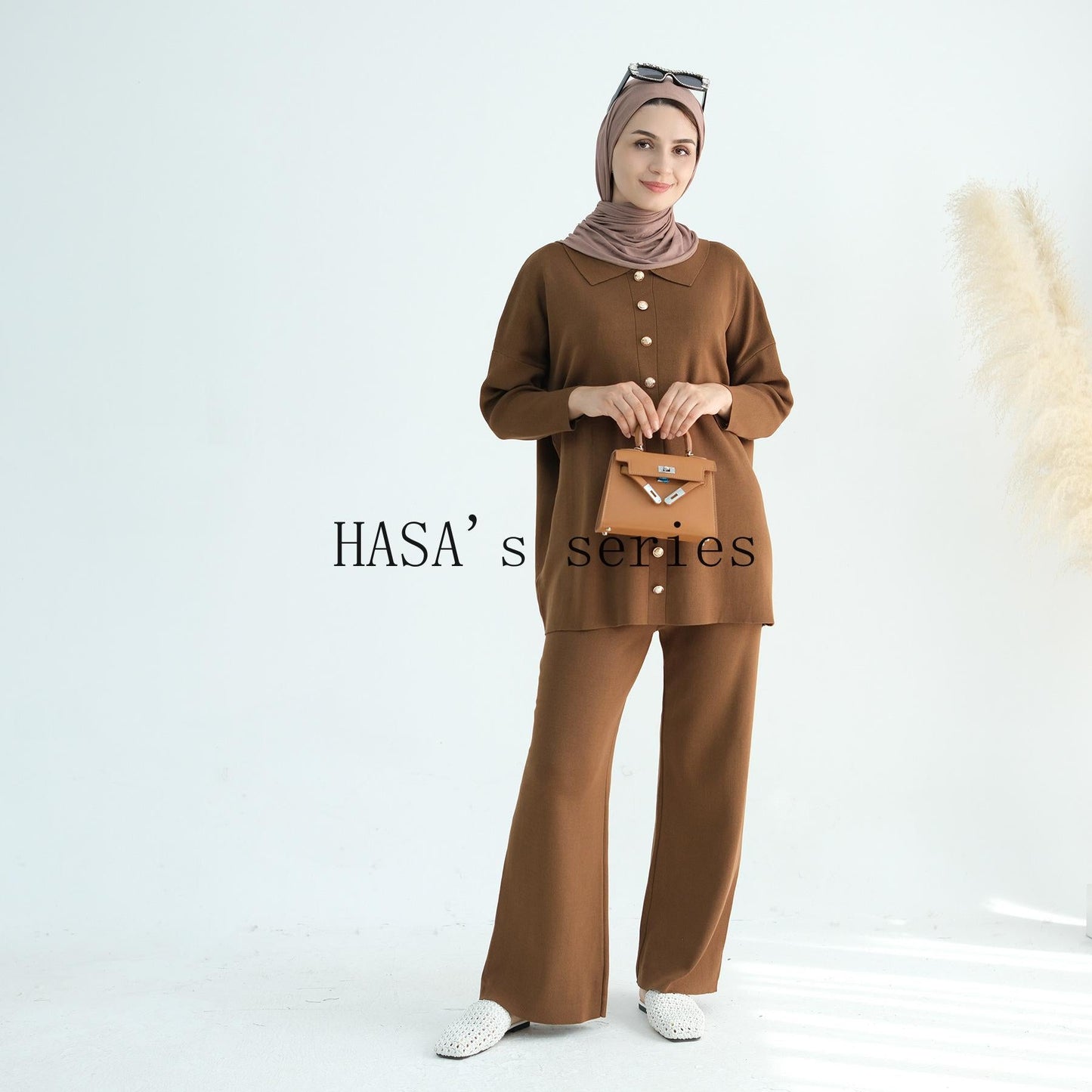 LUMAYA5100 Simple and stylish knitted two-piece set, featuring a thickened long-sleeved top and wide-leg pants.