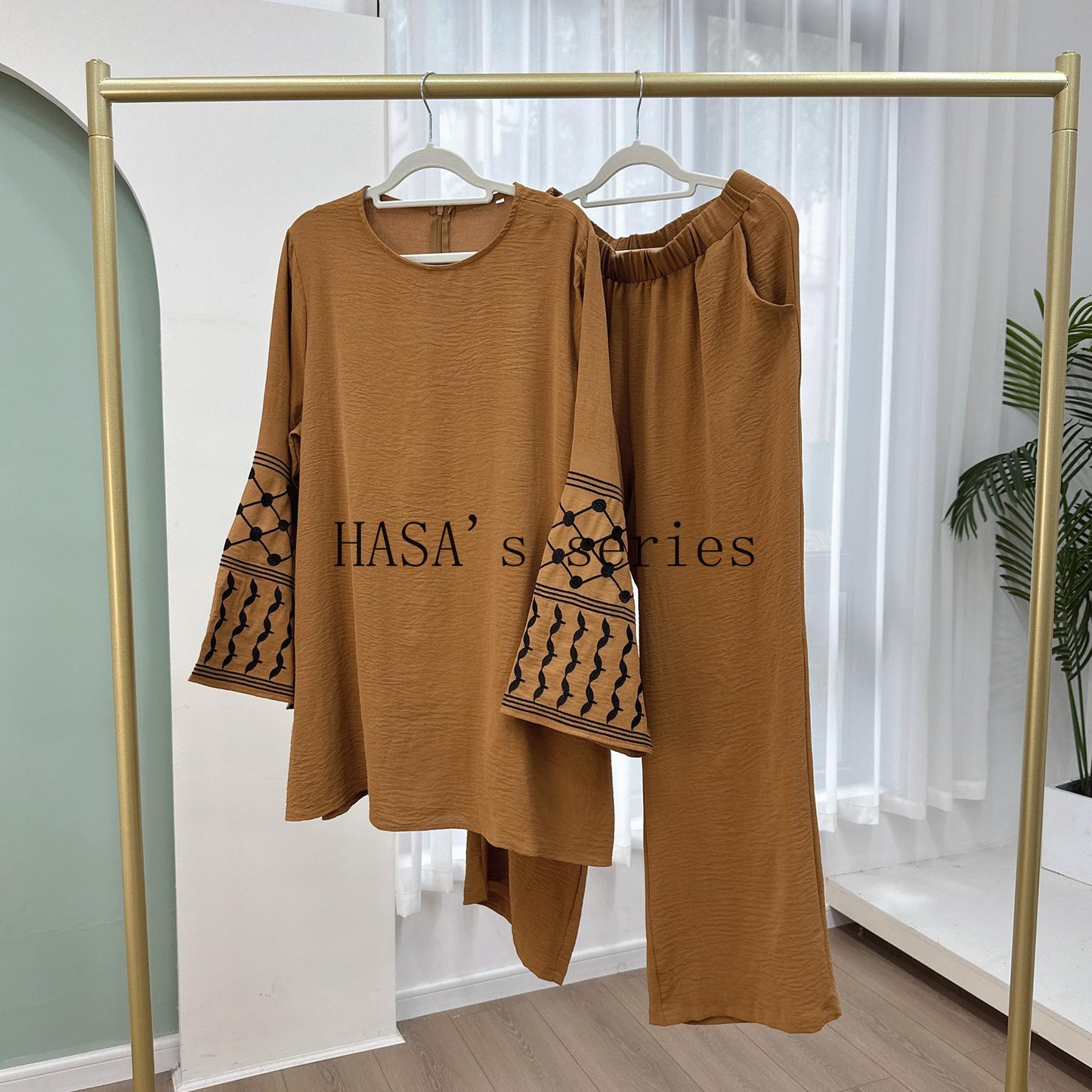 LUMAYA4836 A Two-piece Set Consisting of A Simple Embroidered Top and Loose Wide-leg Pants.