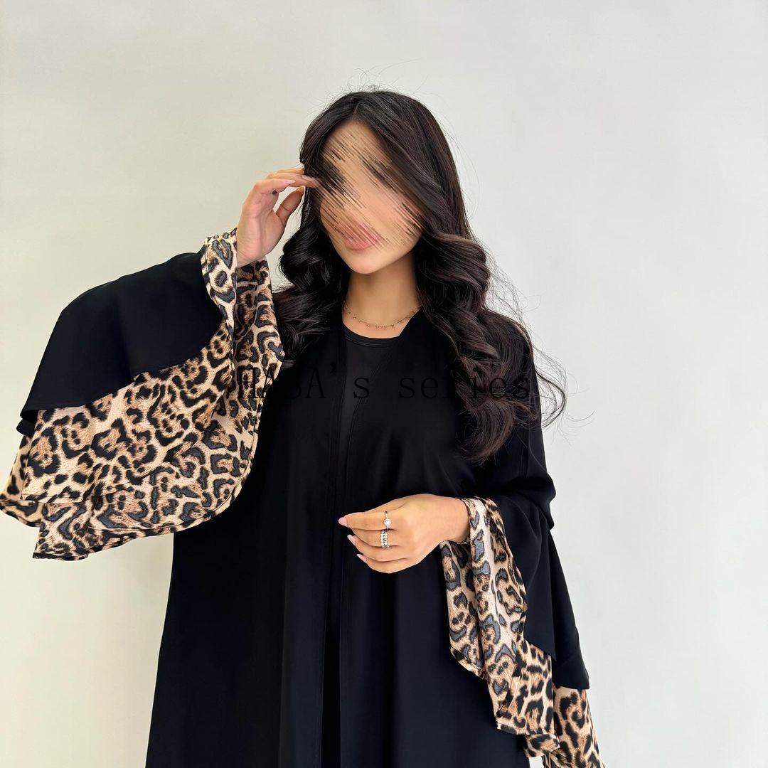 LUMAYA5103 A black robe with leopard print details, a simple and elegant cardigan-style dress.