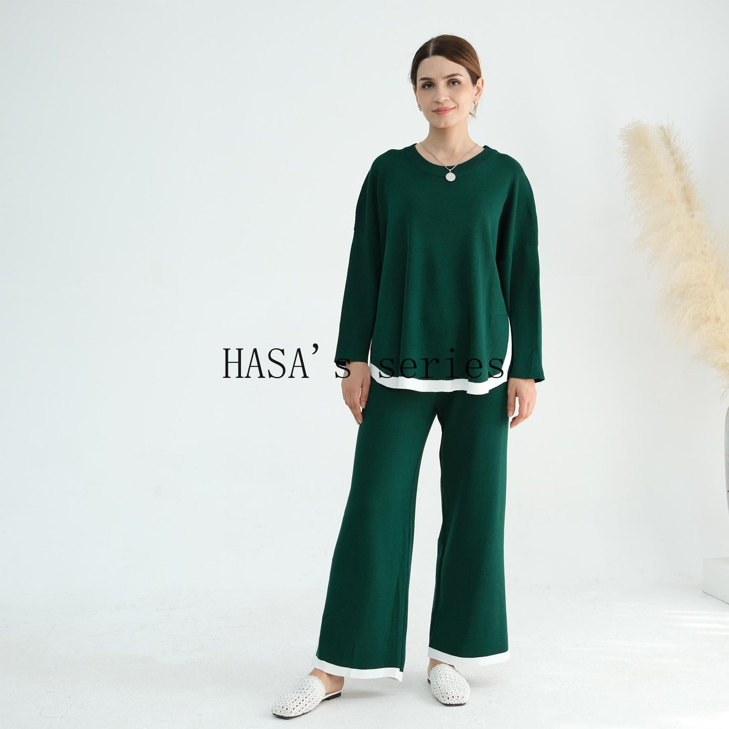 LUMAYA5149 Simple and elegant knitted set, featuring a loose-fitting, thick, long-sleeved two-piece design.
