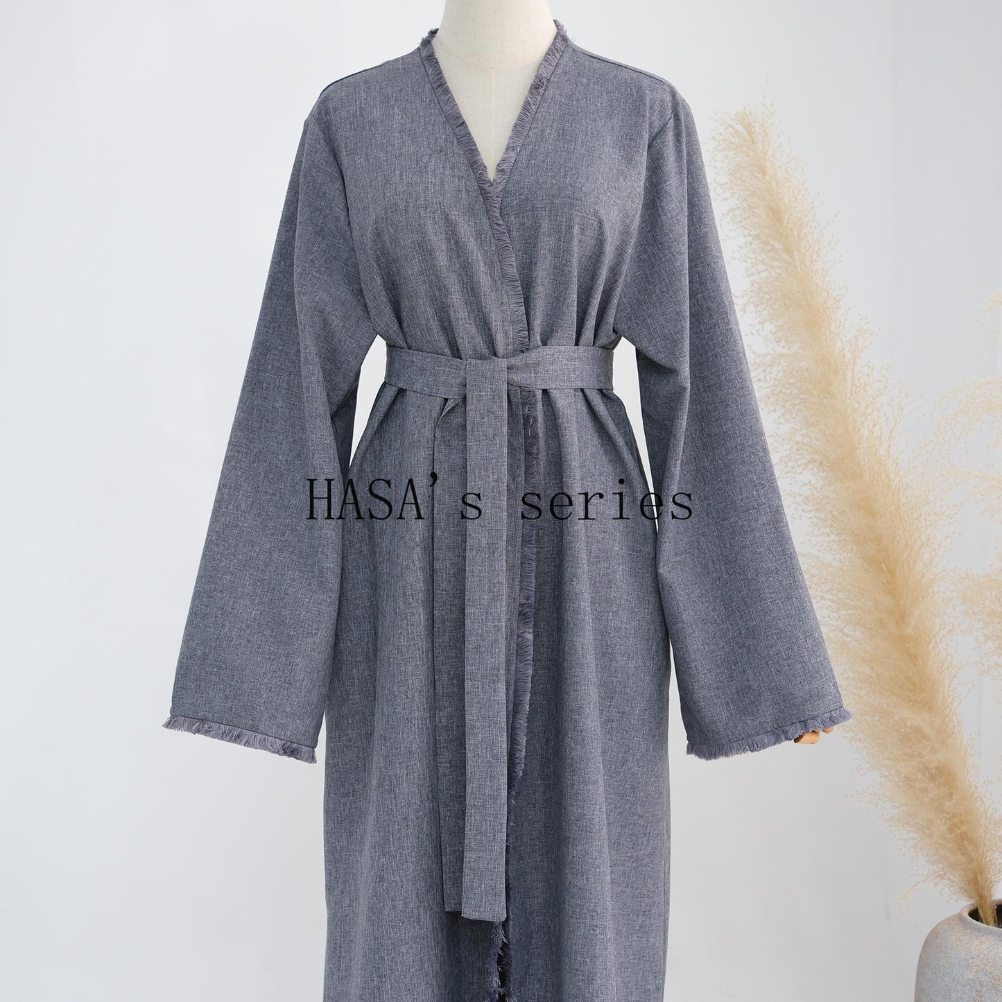LUMAYA5147 Elegant Long Cardigan Robe with Flowing Tassels, A Loose-fitting, Coat-style Dress.
