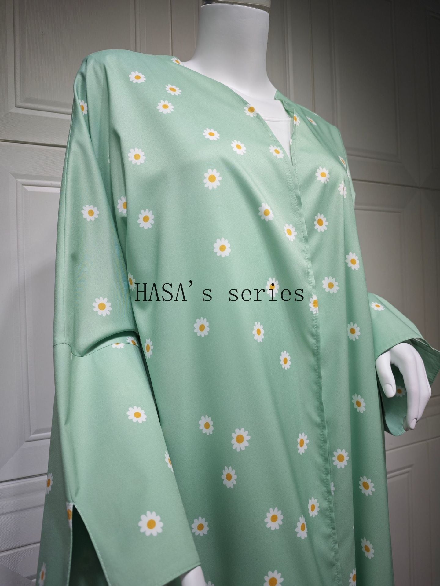 LUMAYA5104 Fresh and stylish printed loose-fitting cardigan, a long-sleeved, flowing long coat.