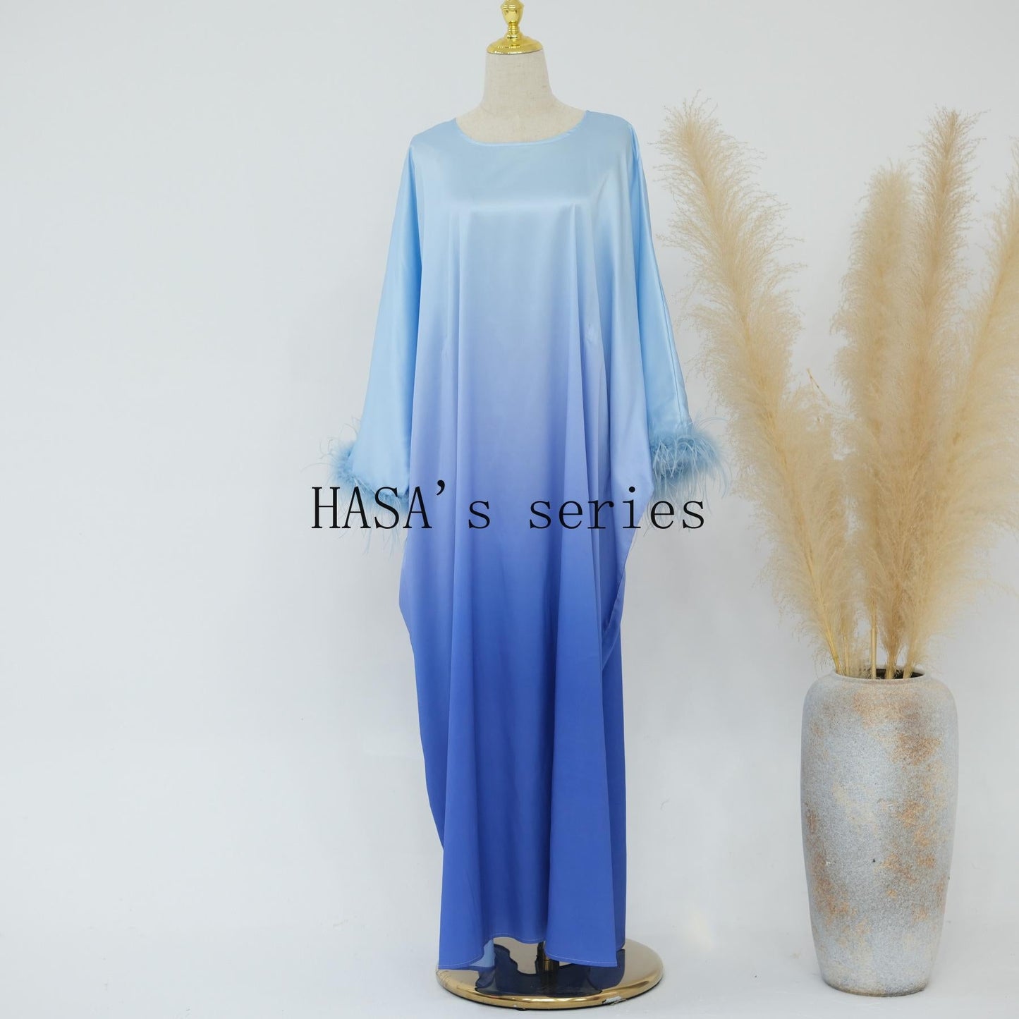 LUMAYA5108 Elegant long dress with gradient color waist design and batwing sleeves.
