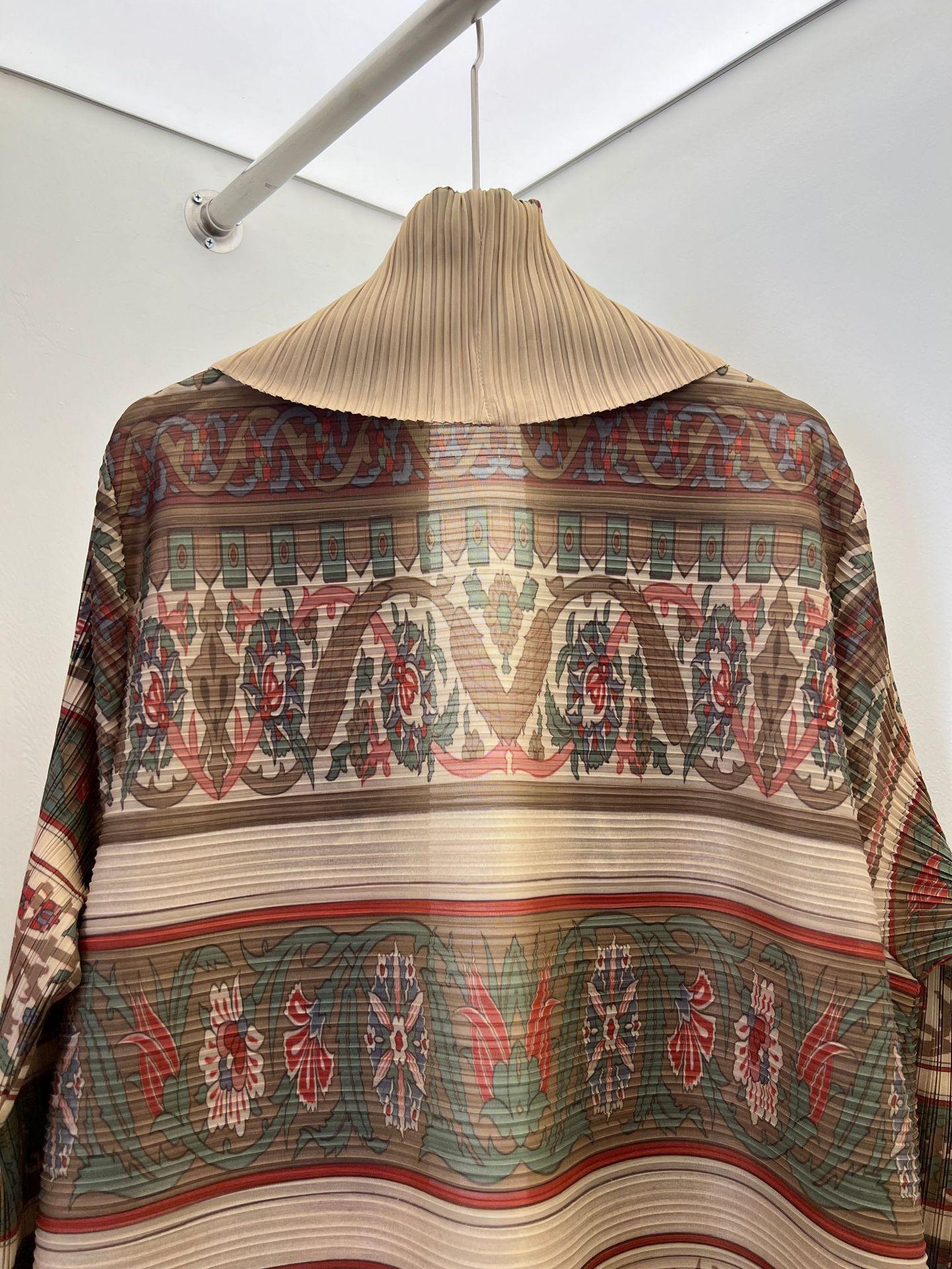 LUMAYA6710 Artisan Legacy , Reversible Abaya with Traditional Prints
