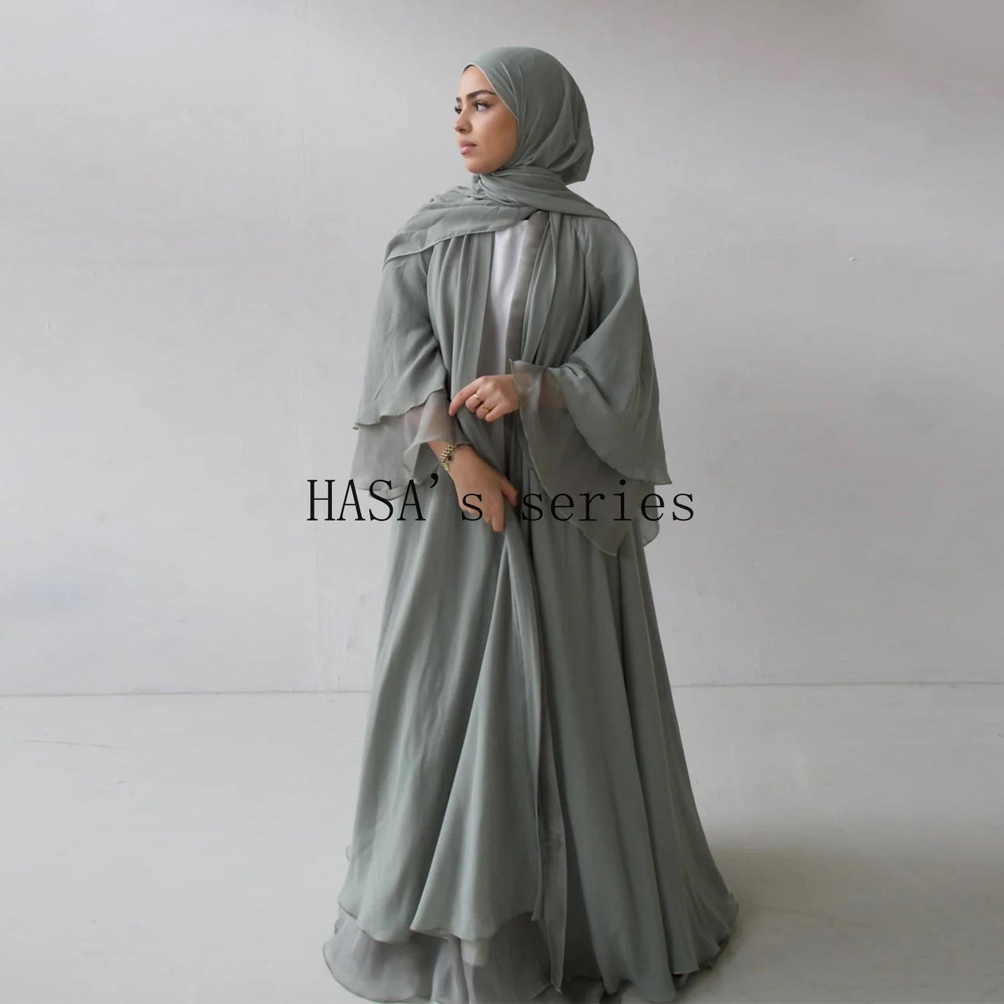LUMAYA4850 A Double-sided Robe TLUMAYAt Combines Elegant Appearance with Practicality.