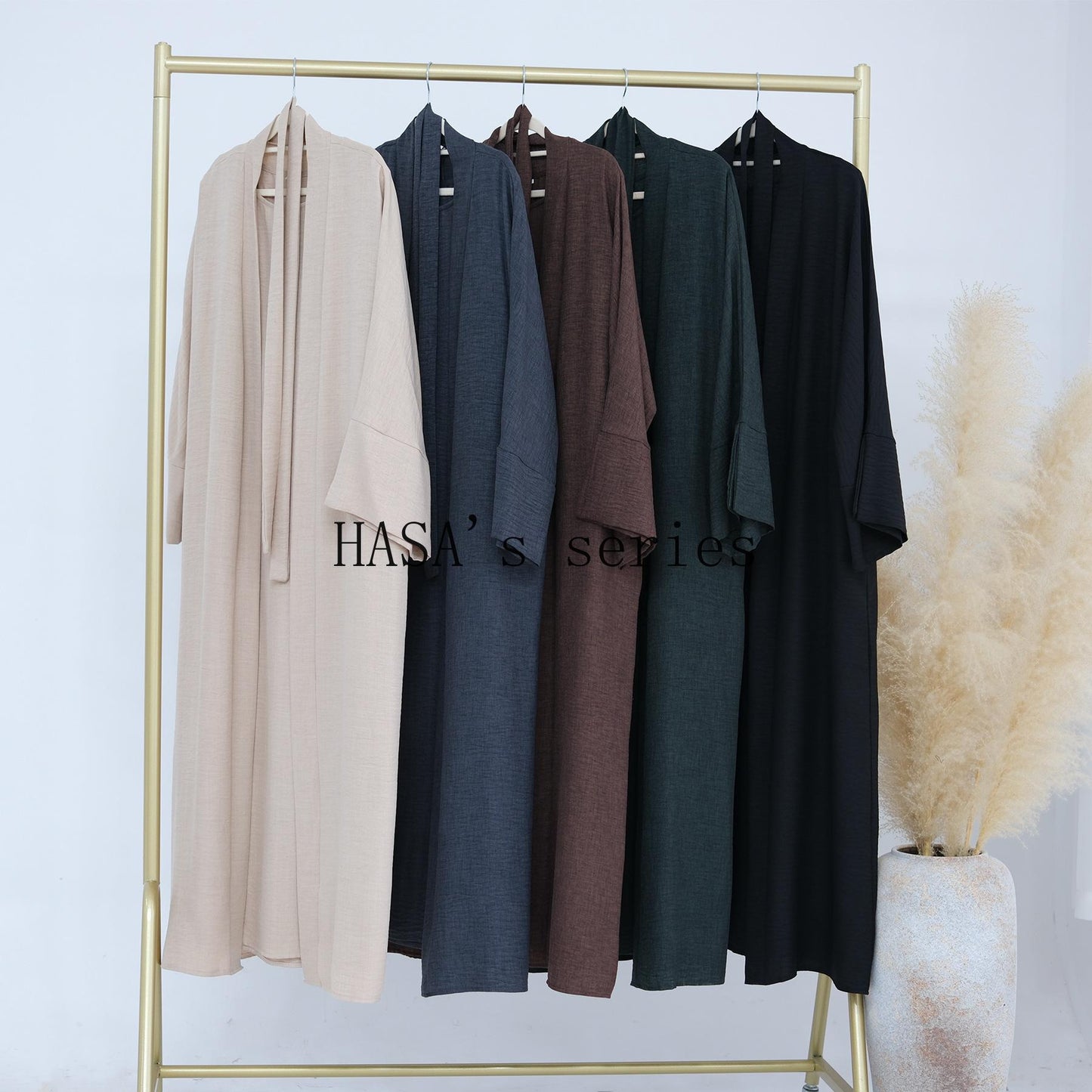 LUMAYA4854 A simple, solid-colored two-piece set, consisting of an easy-to-match robe-style dress and a matching garment.