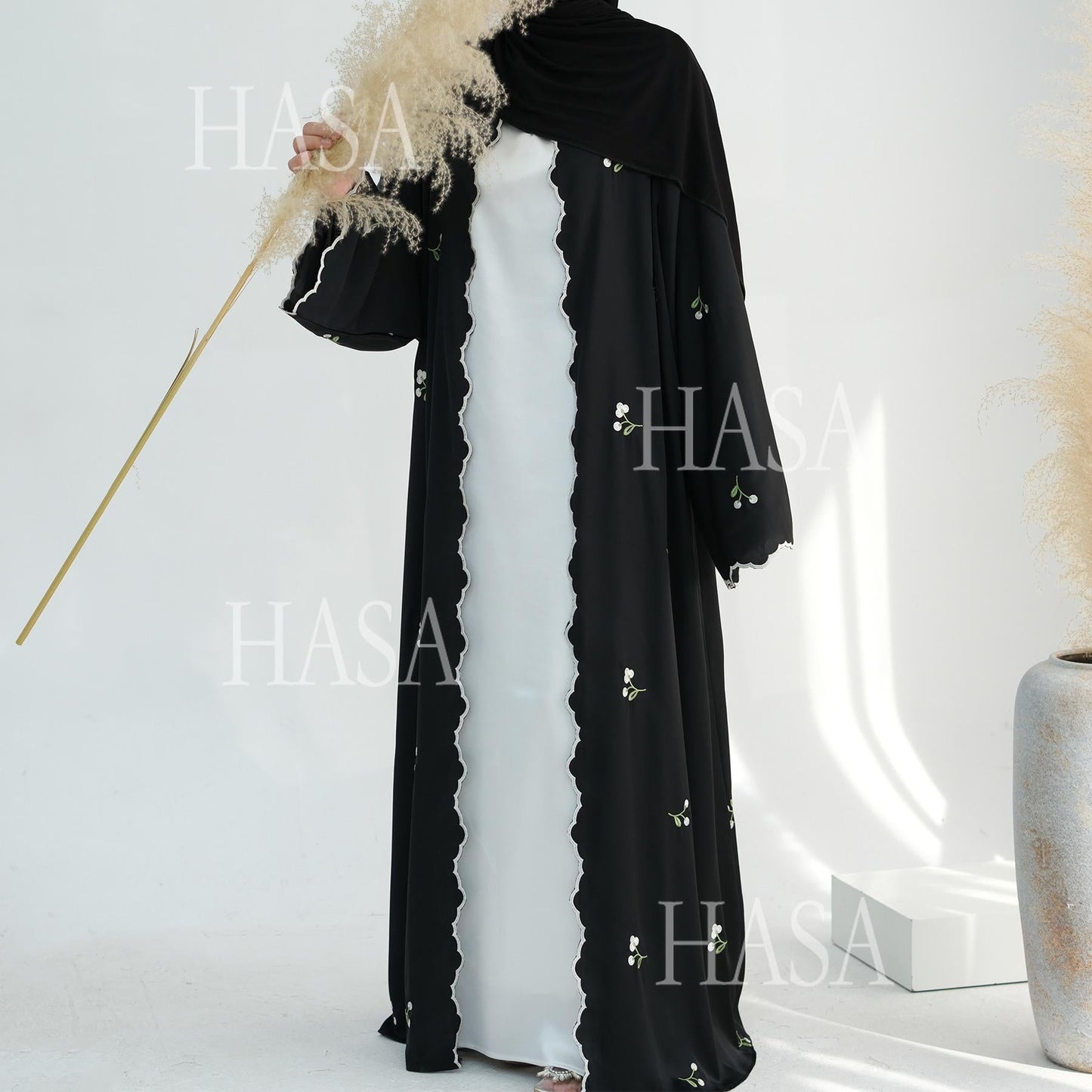 LUMAYA6472 Longline Cardigan with Delicate Floral Details and Curved Edging