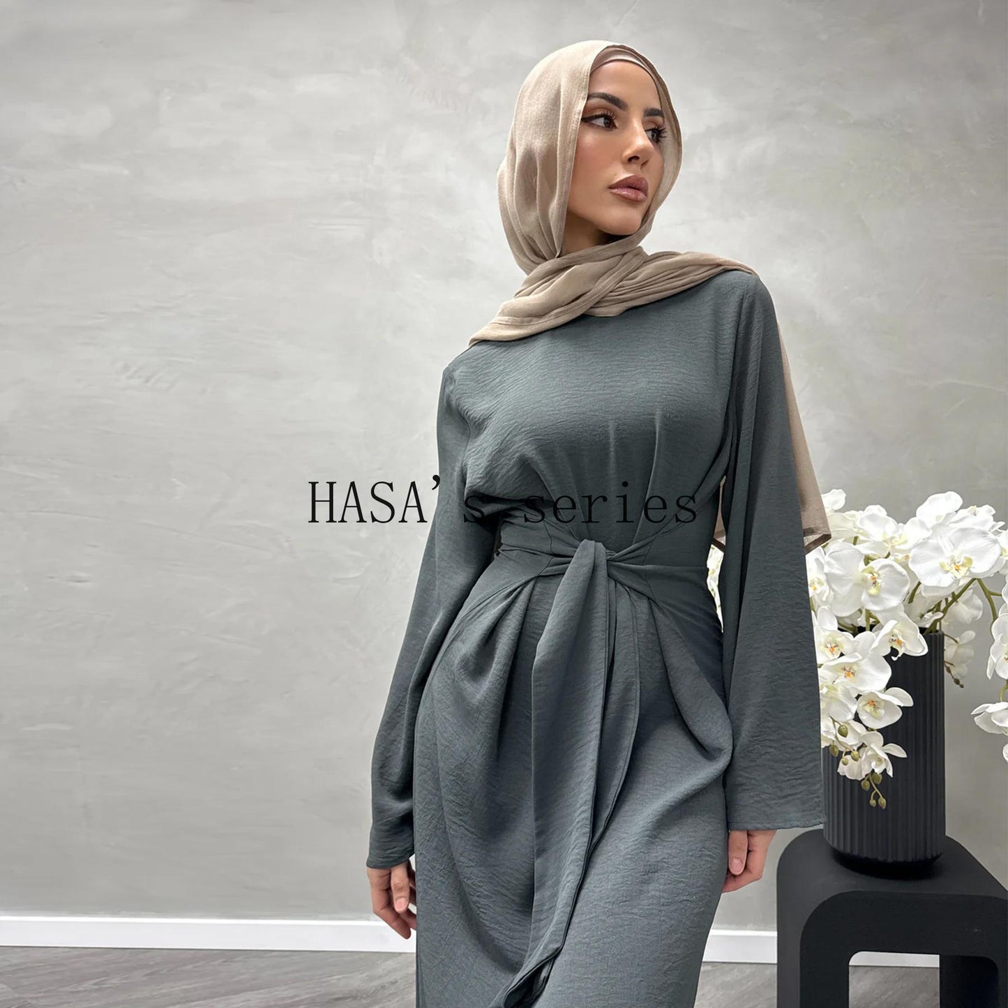 LUMAYA4828 An Elegant Dress with A Soft, Tie-up Design and A Naturally Flowing, Long Silhouette.