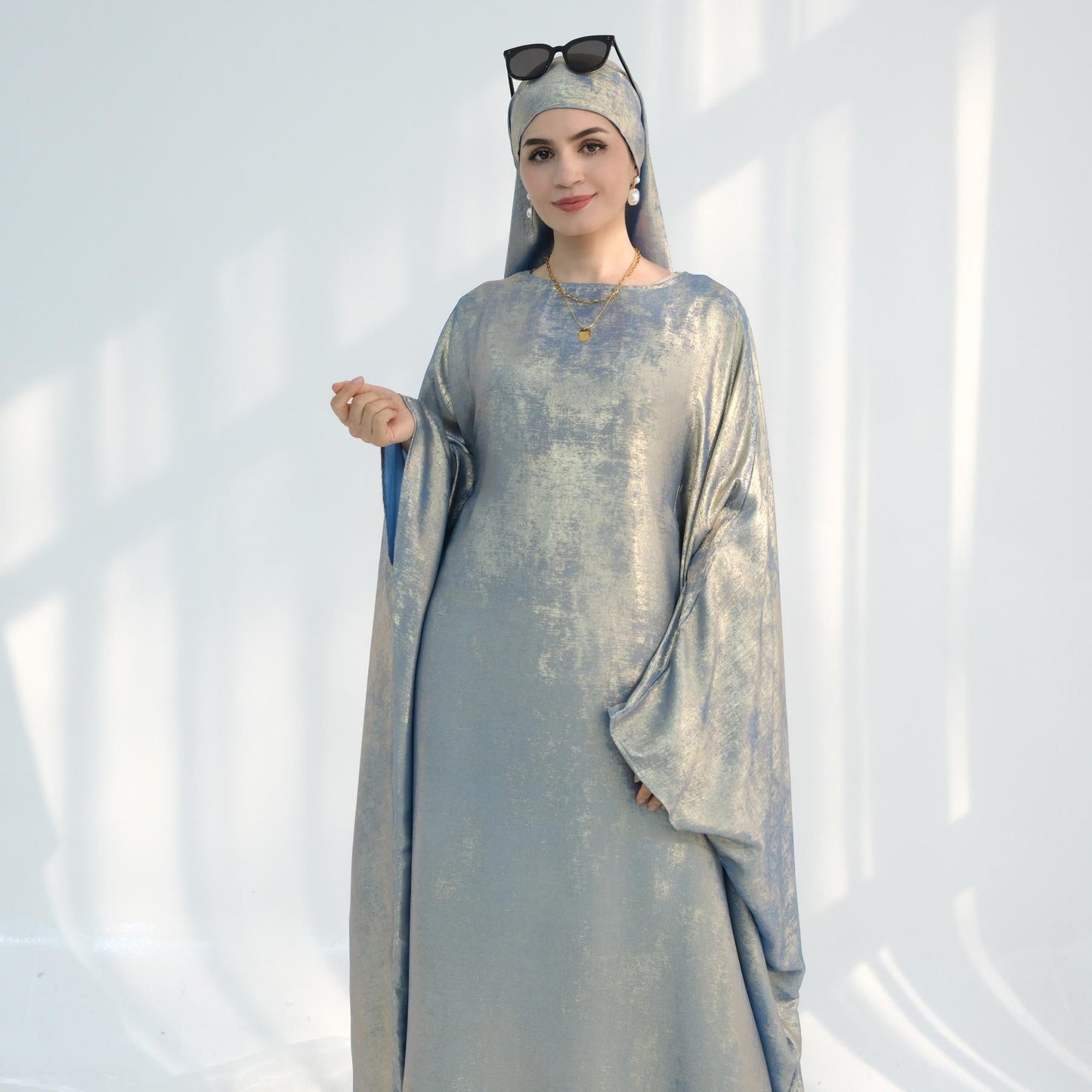 LUMAYA5878 A Glossy Dress TLUMAYAt Combines Softness and Fluidity