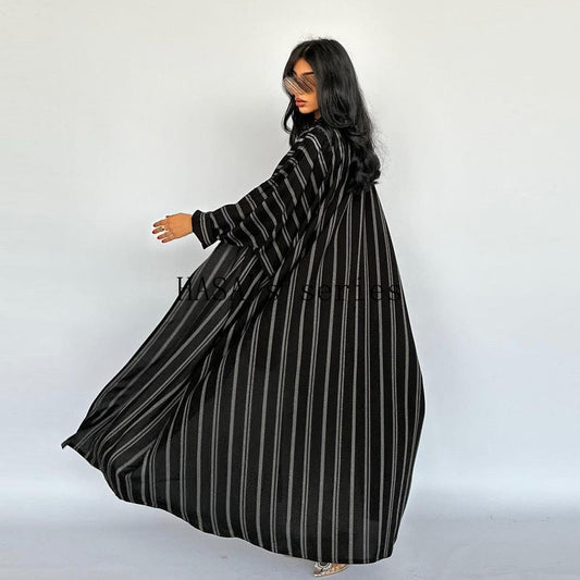 LUMAYA5096 Stylish Black and White Striped Long Coat with A Loose-fitting, Open-front Design.