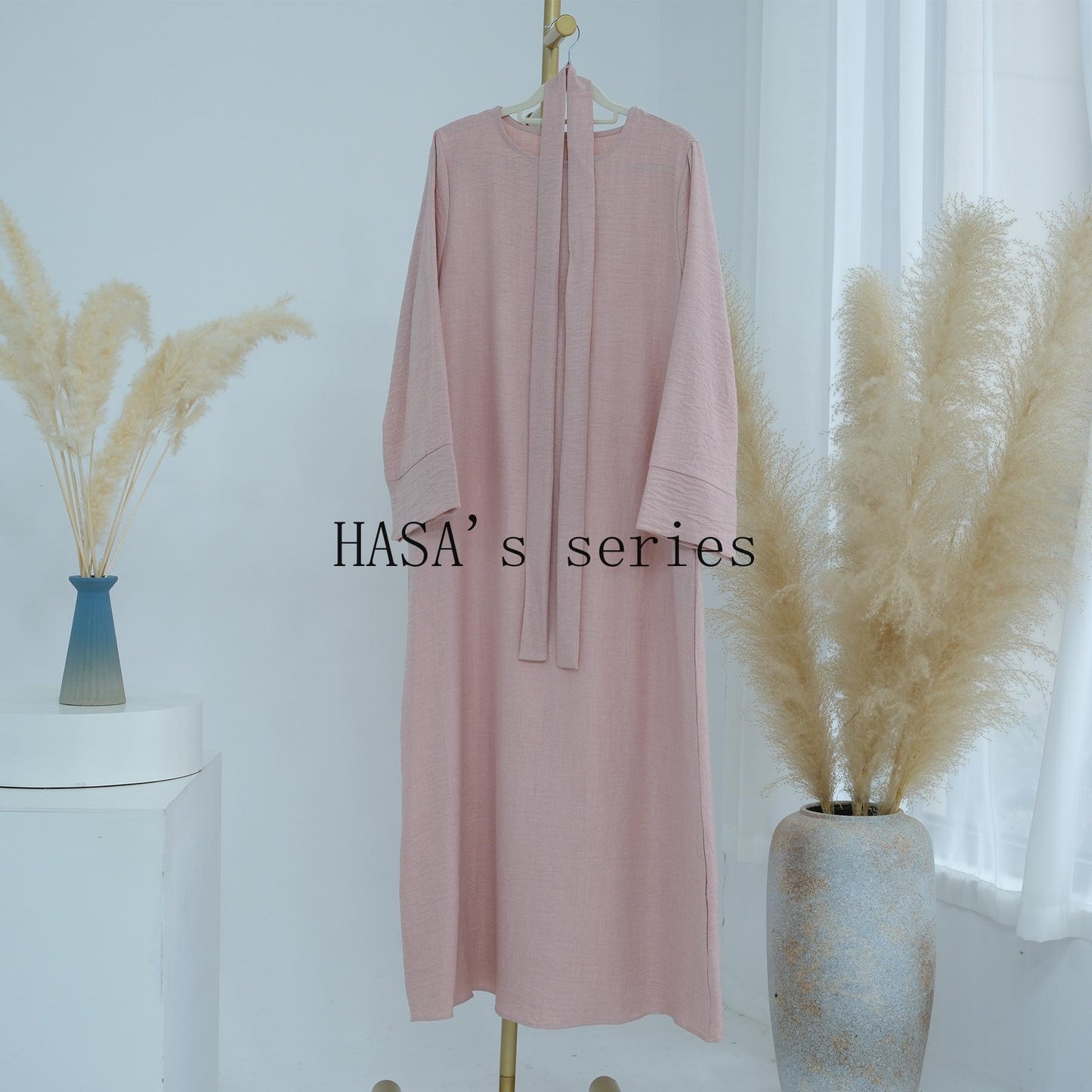 LUMAYA4848 A simple, waist-cinching spring/summer dress with a relaxed, long design.