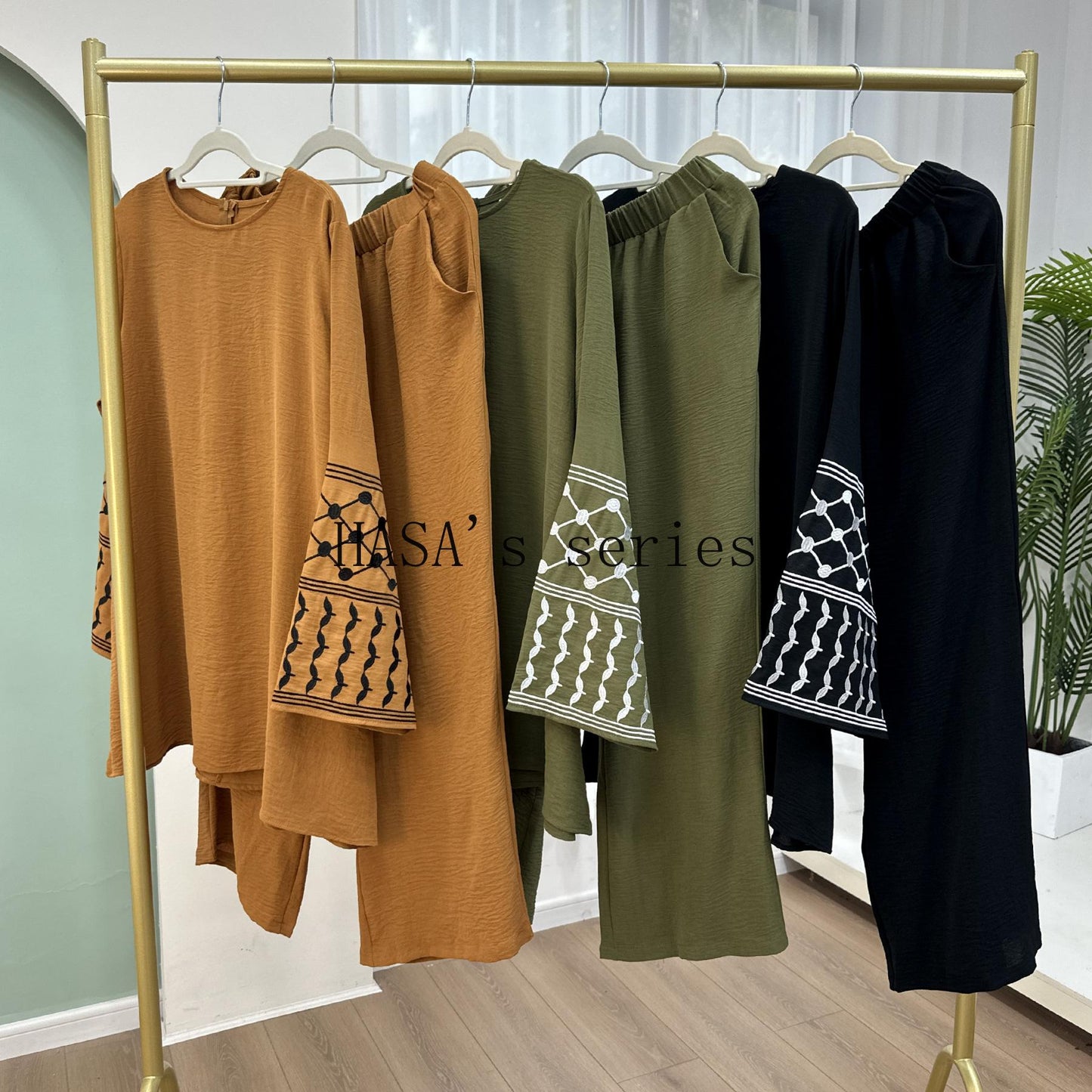 LUMAYA4836 A Two-piece Set Consisting of A Simple Embroidered Top and Loose Wide-leg Pants.