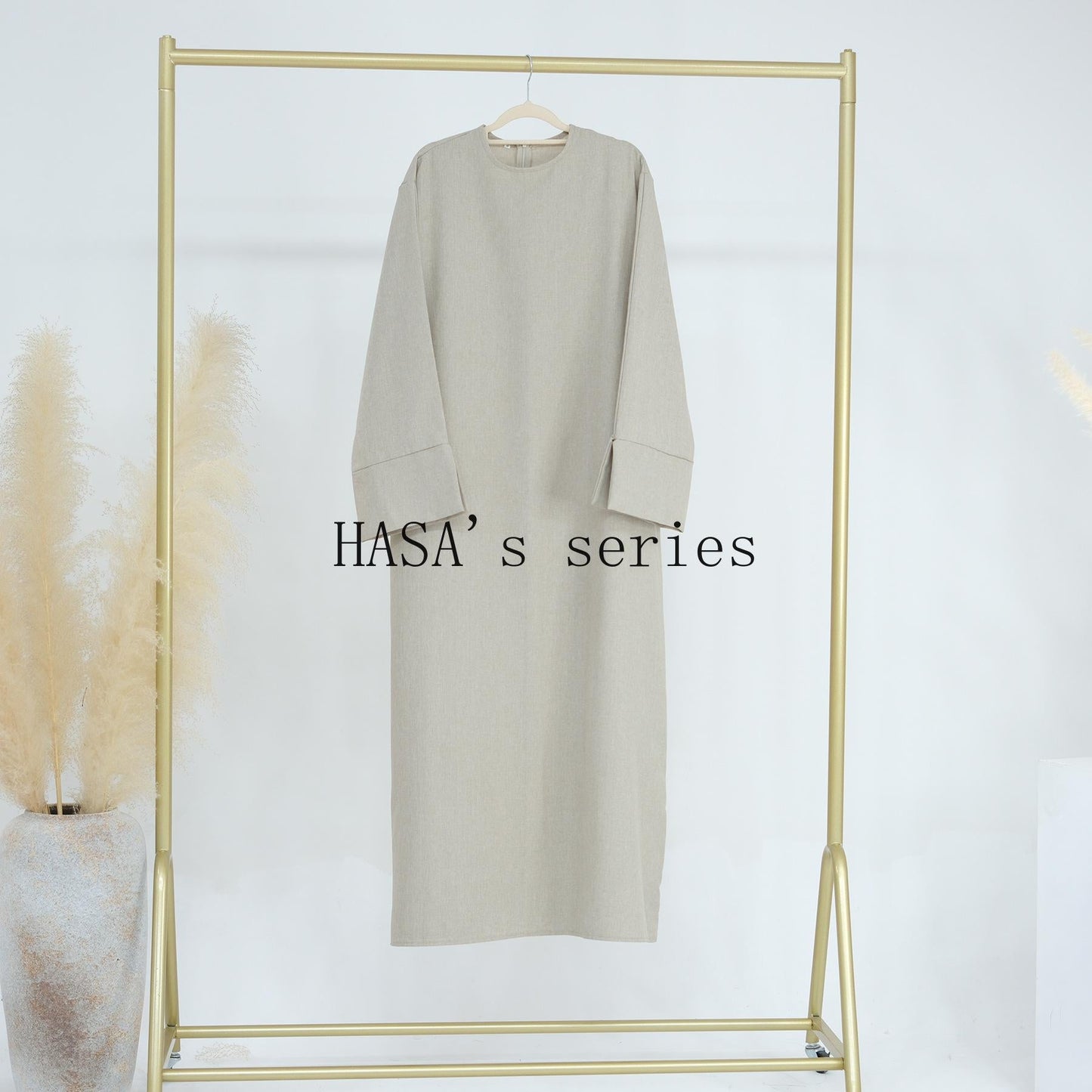 LUMAYA4855 A Solid-colored, Loose-fitting Maxi Dress, Offering Both Comfort and Elegant Style.