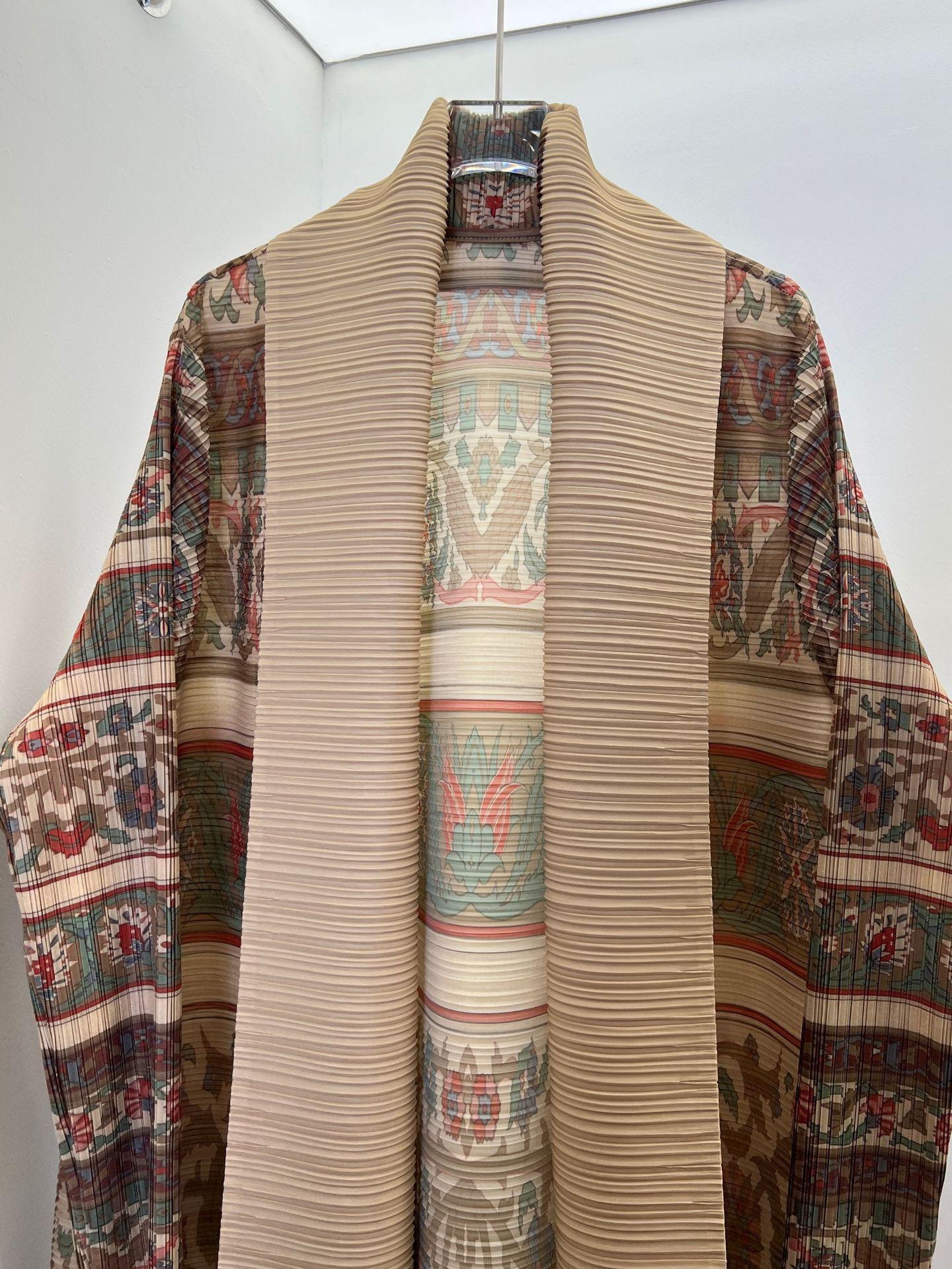 LUMAYA6710 Artisan Legacy , Reversible Abaya with Traditional Prints