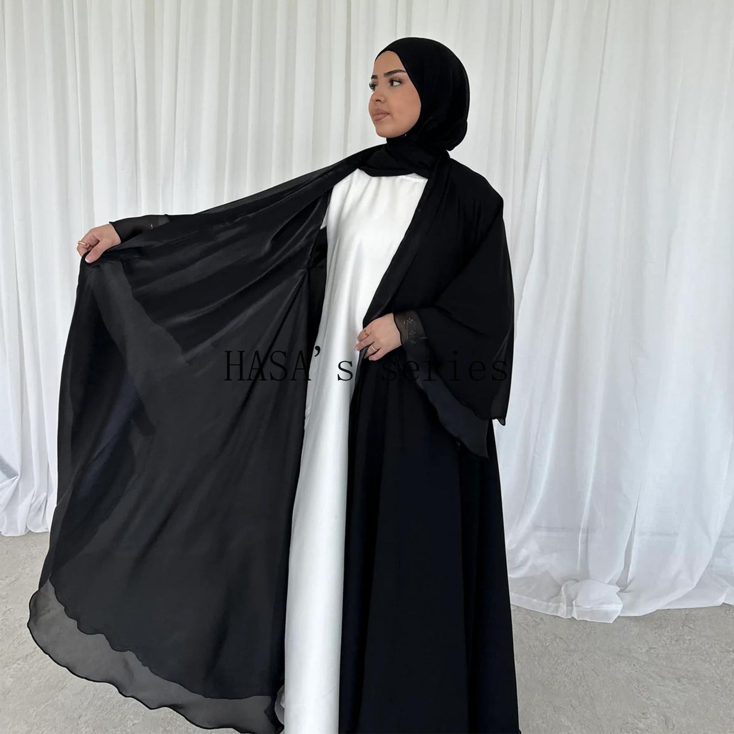 LUMAYA4850 A Double-sided Robe TLUMAYAt Combines Elegant Appearance with Practicality.