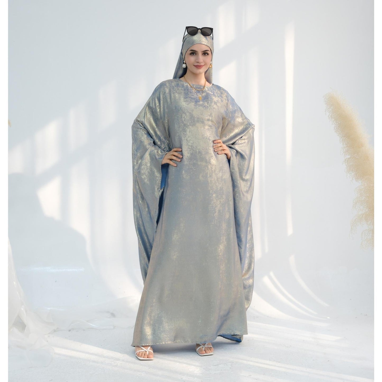LUMAYA5878 A Glossy Dress TLUMAYAt Combines Softness and Fluidity