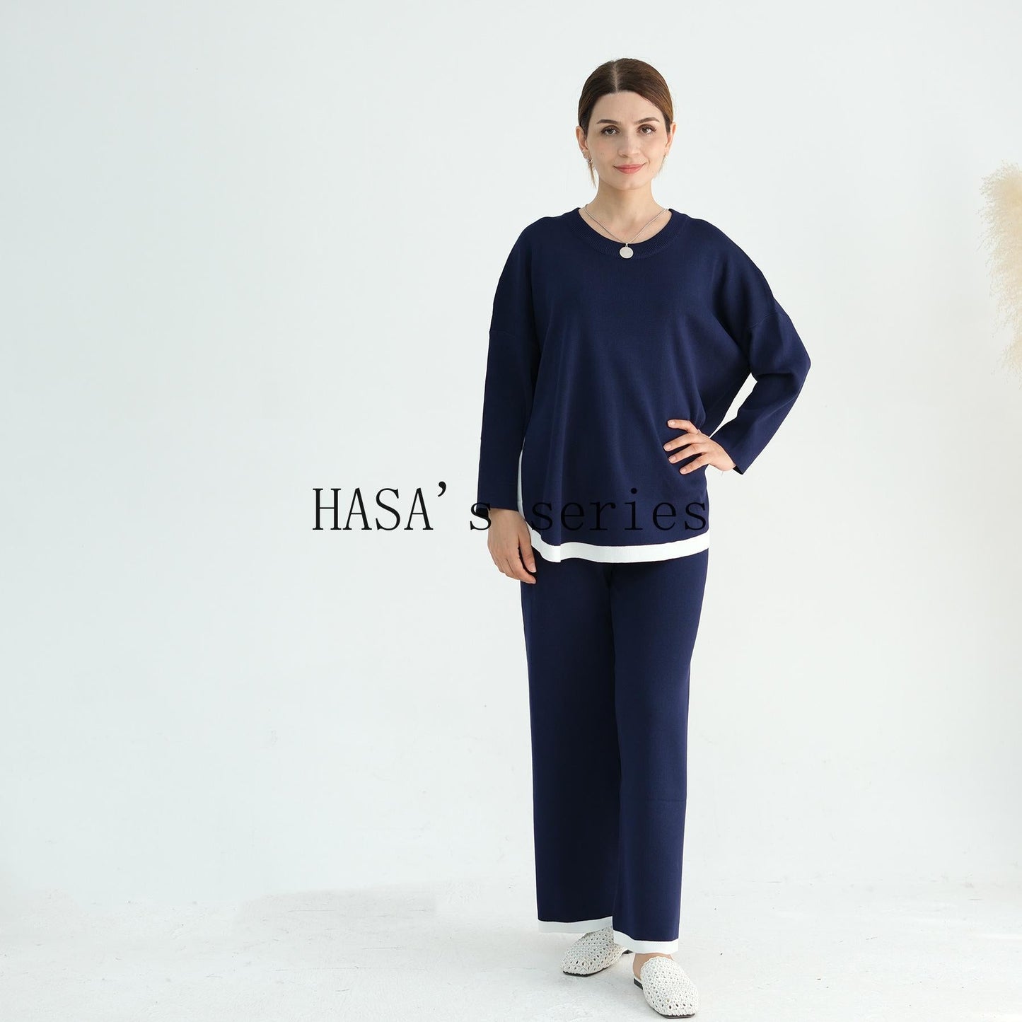LUMAYA5149 Simple and elegant knitted set, featuring a loose-fitting, thick, long-sleeved two-piece design.