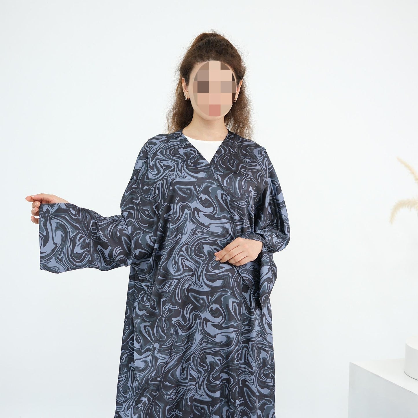 LM6555 Fashionable printed long-sleeved dress with an ankle-length cardigan style