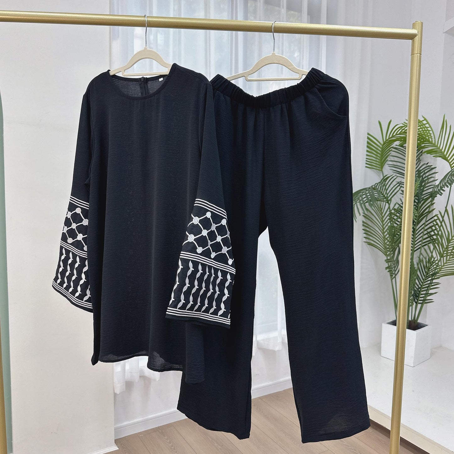 LUMAYA4836 A Two-piece Set Consisting of A Simple Embroidered Top and Loose Wide-leg Pants.