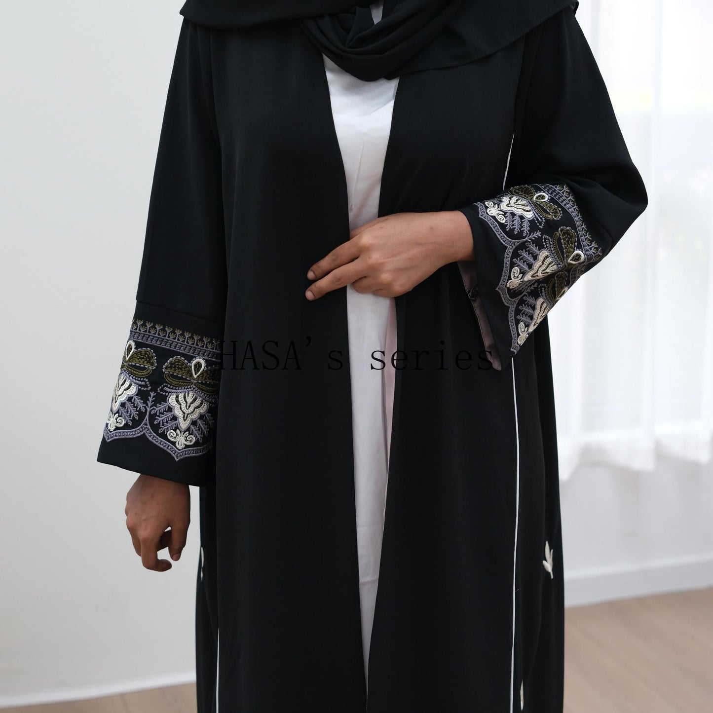 LUMAYA4849 Exquisite Embroidered Open-front Long Robe