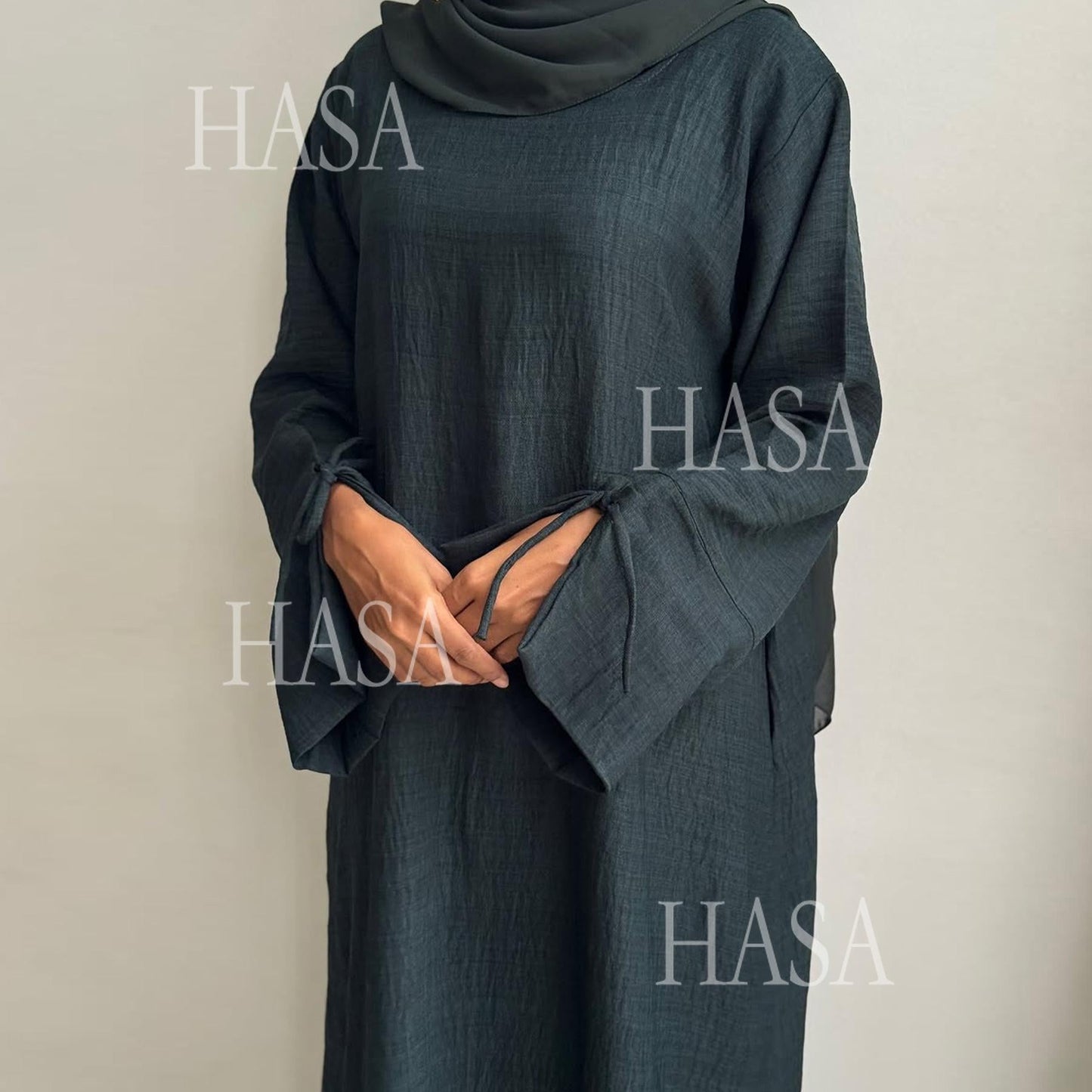 LUMAYA5864 Fashionable solid color hooded robe, simple and elegant, showing a casual style