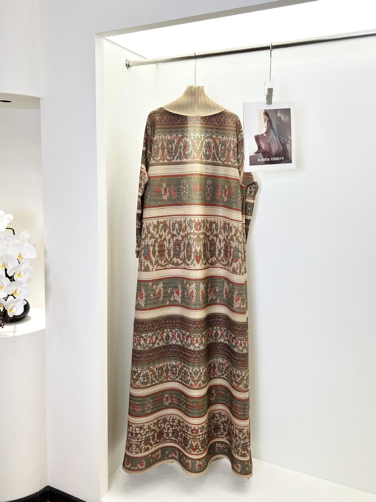 LUMAYA6710 Artisan Legacy , Reversible Abaya with Traditional Prints
