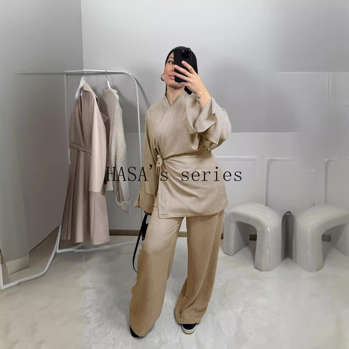 LUMAYA4830 A Simple, Tie-front Top Paired with Wide-leg Pants – A Comfortable Two-piece Set Suitable for Everyday Wear.
