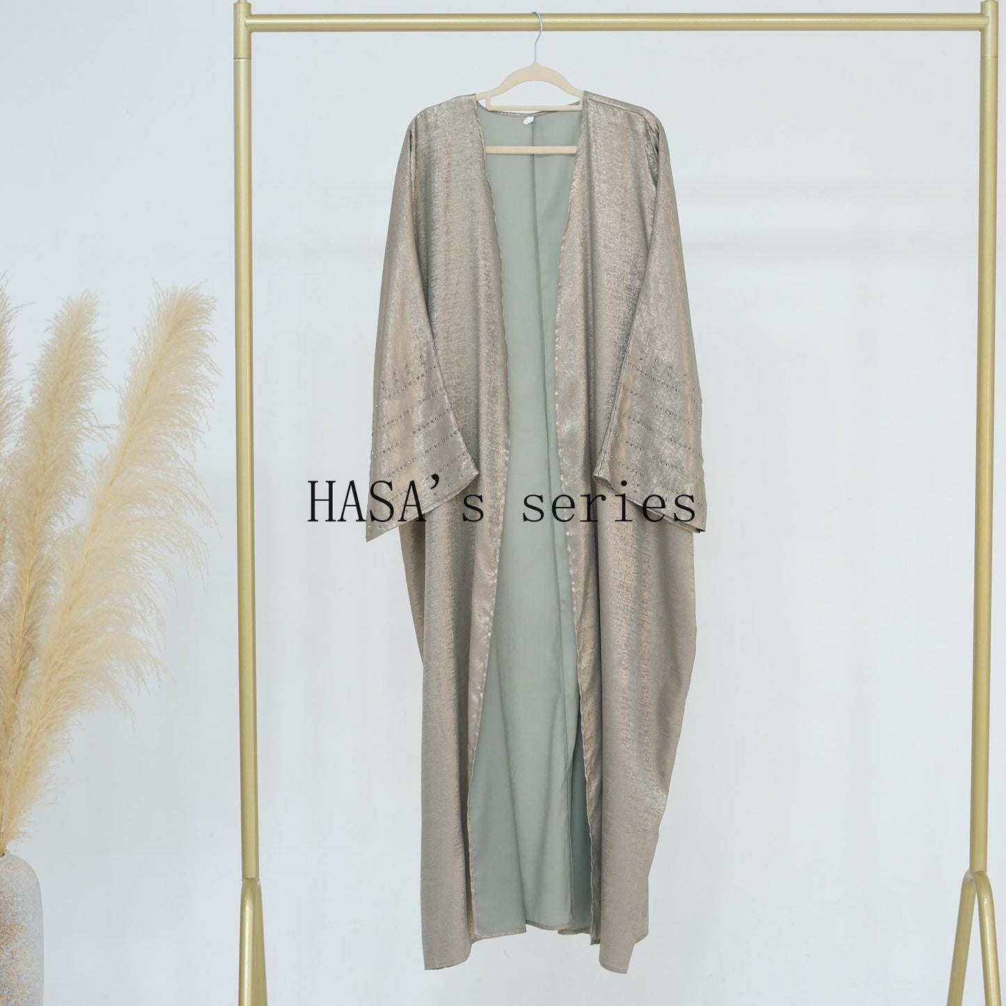 LUMAYA4844 A loose, long, robe-style dress made of velvet material, an elegant and sophisticated design with a refined texture.