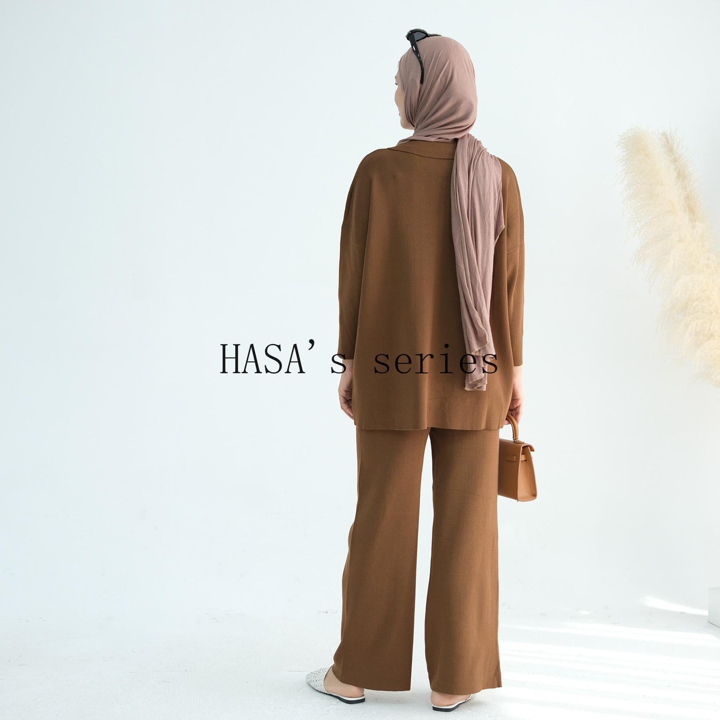 LUMAYA5100 Simple and stylish knitted two-piece set, featuring a thickened long-sleeved top and wide-leg pants.