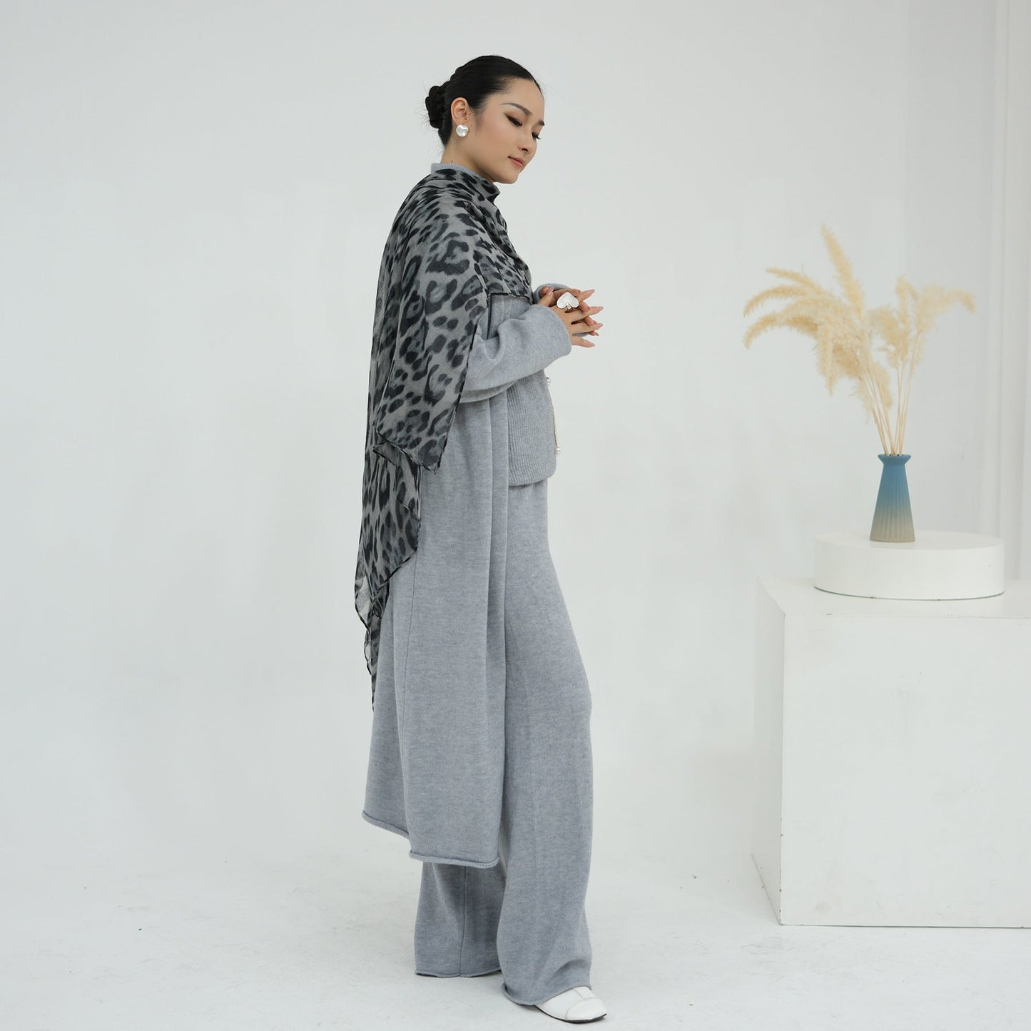 LM6603 Thickened knitted three-piece long coat set (with optional headscarf)