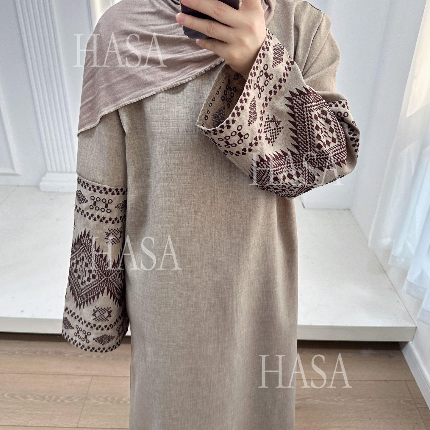 LUMAYA6533 Long robe with wide sleeves and exquisite embroidery