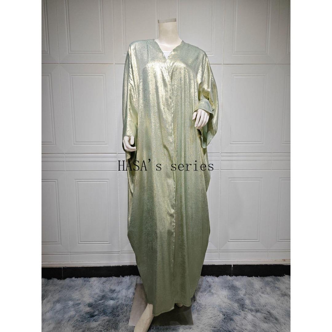 LUMAYA5091 A long robe with gilded highlights, featuring a simple yet elegant dress design.
