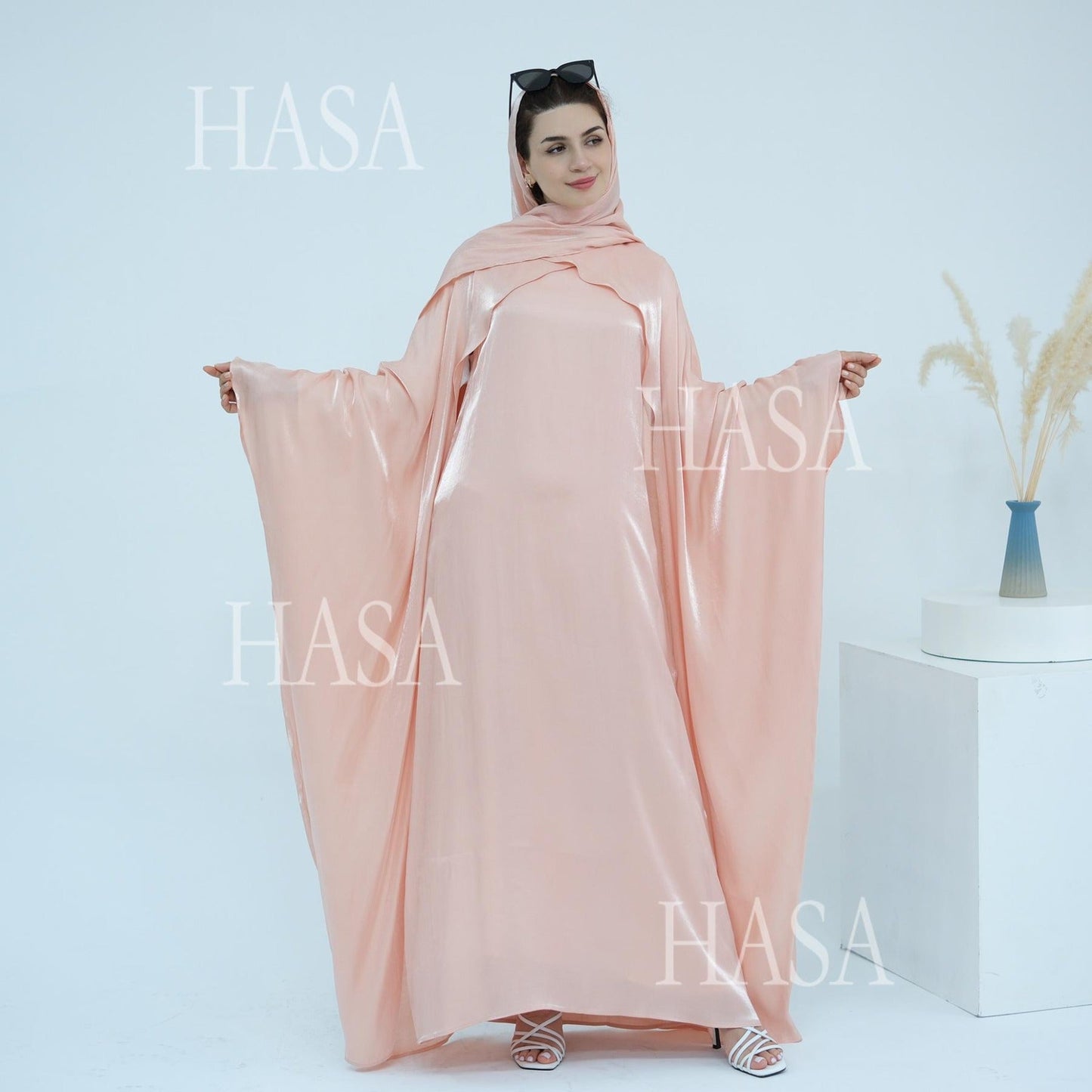LM6584 Solid Color Beaded Loose Elegant Robe Dress