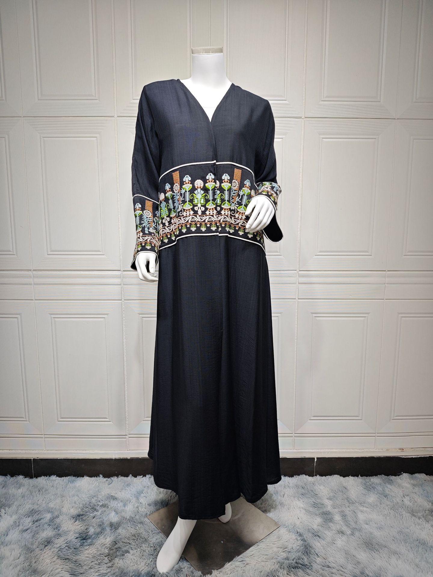 LUMAYA5102 Simple Embroidered Long Robe/jacket with A Loose and Comfortable Open-front Design.