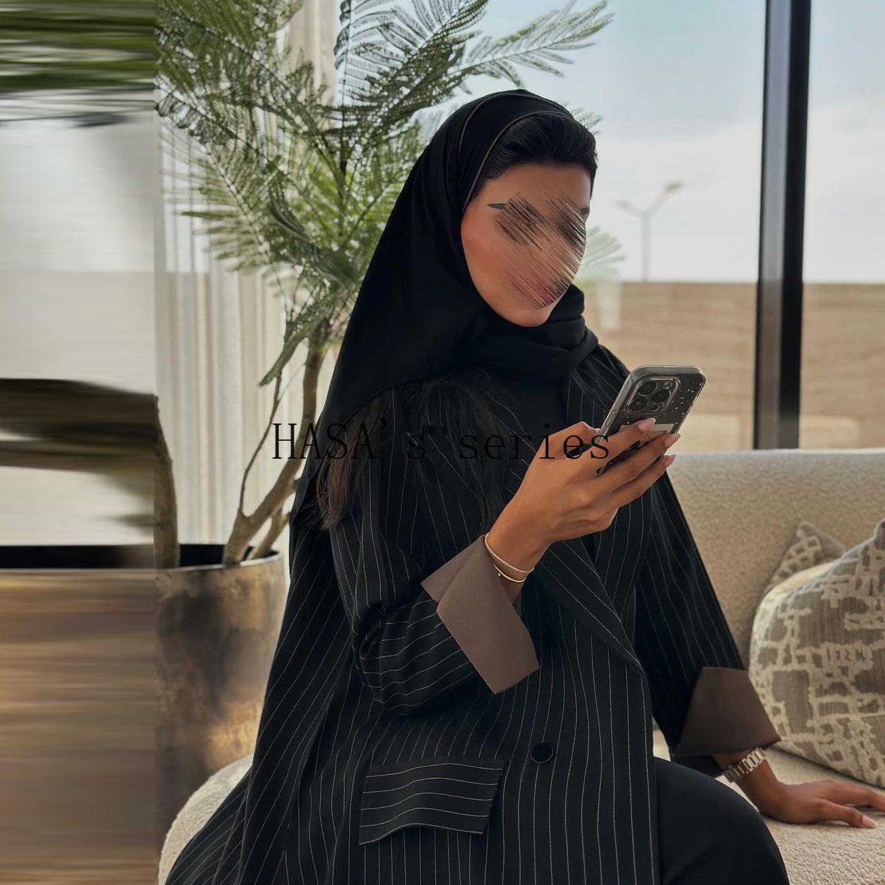 LUMAYA5101 Double-breasted, Pinstriped, Long Coat-style Robe with A Loose and Elegant Dress Design.