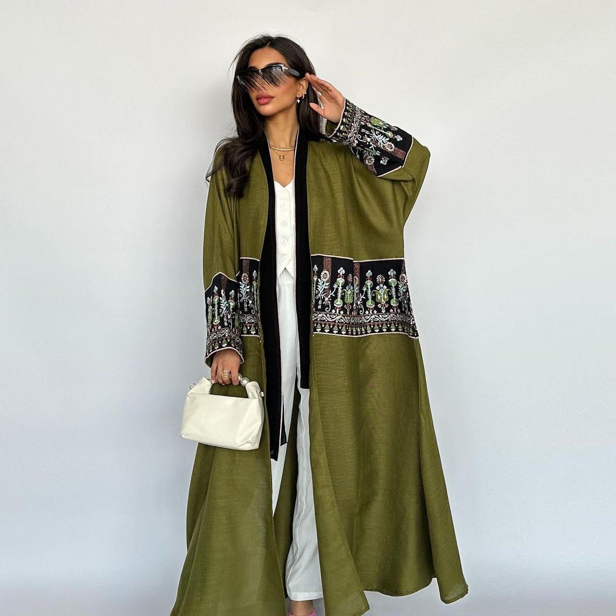LUMAYA5102 Simple Embroidered Long Robe/jacket with A Loose and Comfortable Open-front Design.