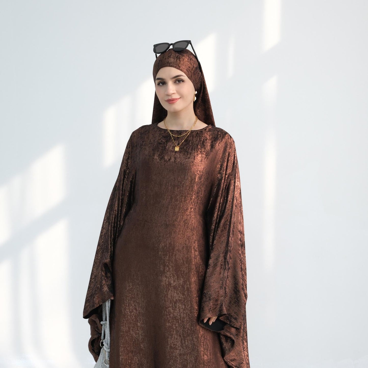 LUMAYA5878 A Glossy Dress TLUMAYAt Combines Softness and Fluidity