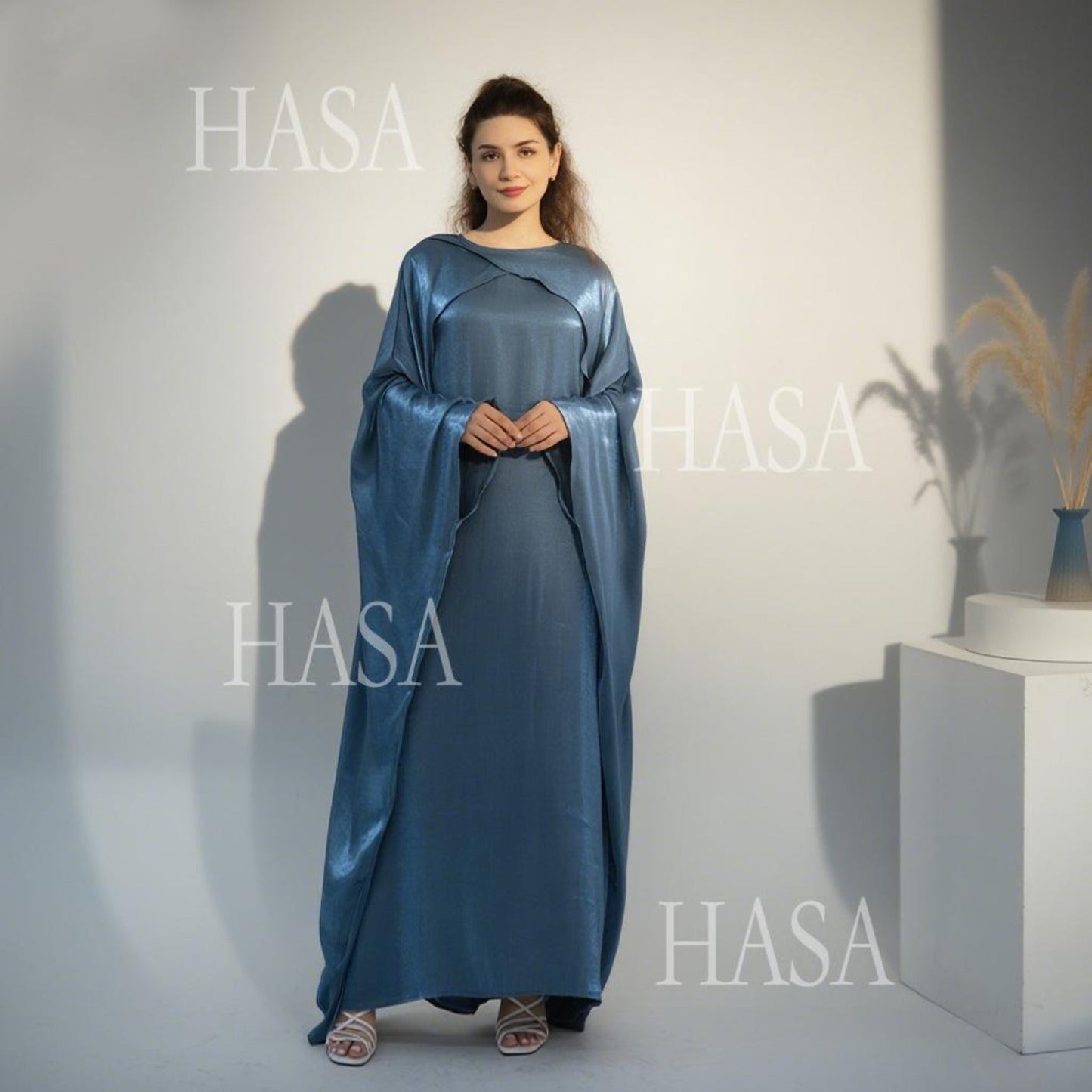 LM6584 Solid Color Beaded Loose Elegant Robe Dress