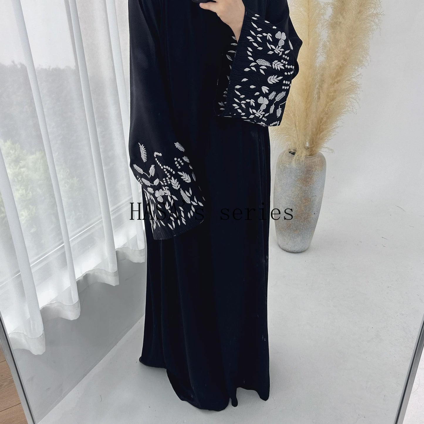 LUMAYA4832 A Long Robe with Leaf-patterned Embroidery, Showcasing Subtle Yet Exquisite Texture.
