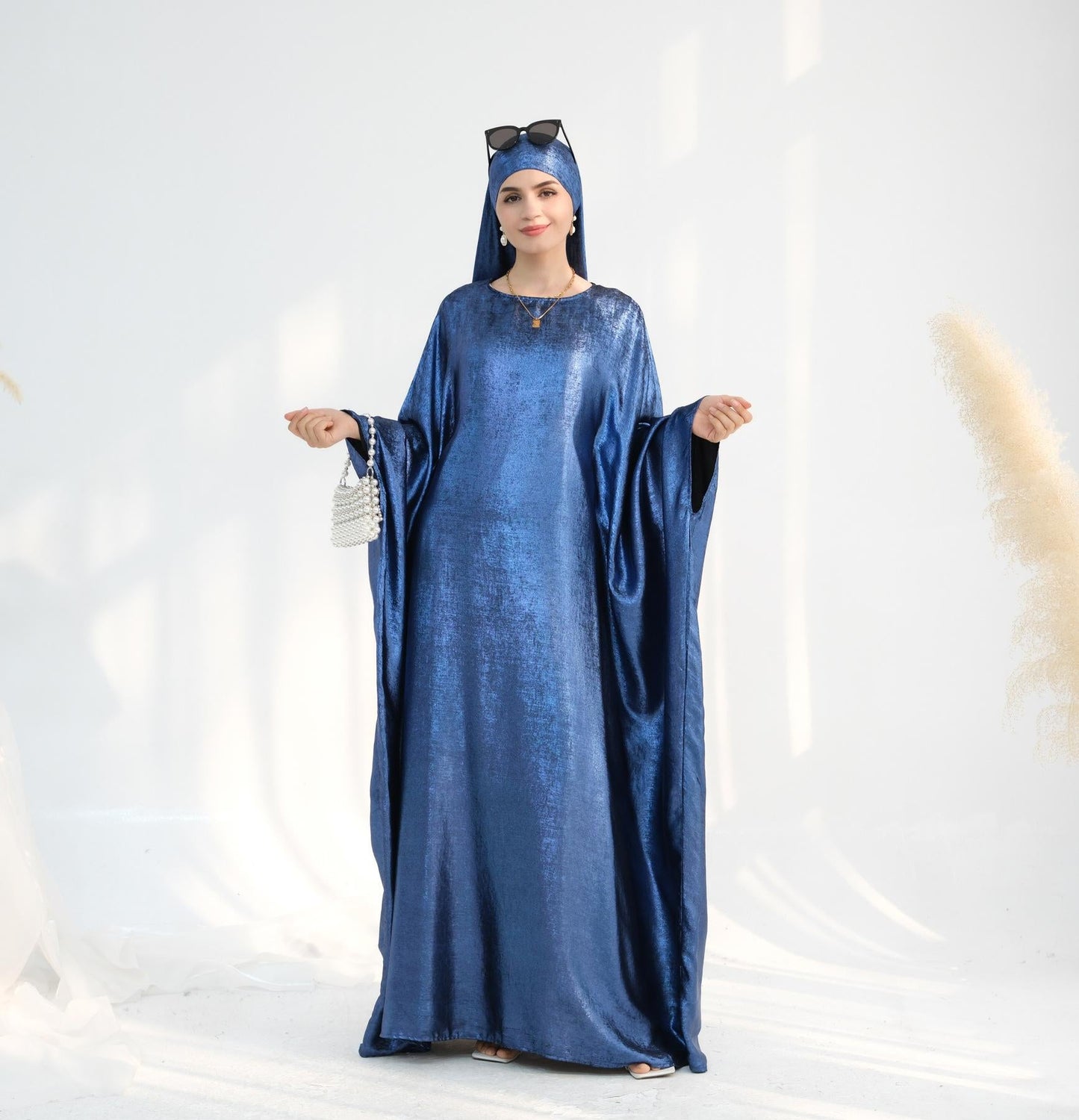 LUMAYA5878 A Glossy Dress TLUMAYAt Combines Softness and Fluidity