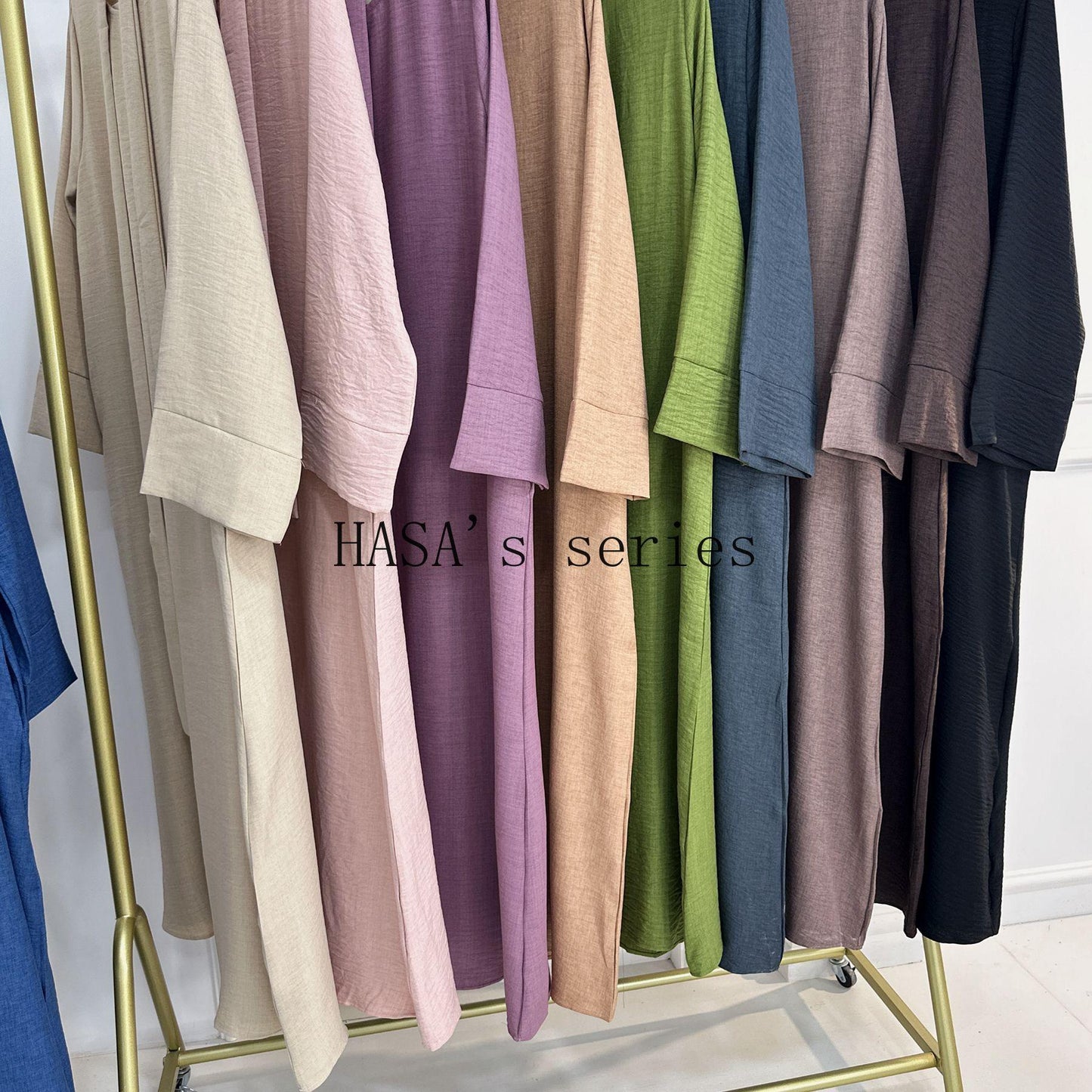 LUMAYA4848 A simple, waist-cinching spring/summer dress with a relaxed, long design.