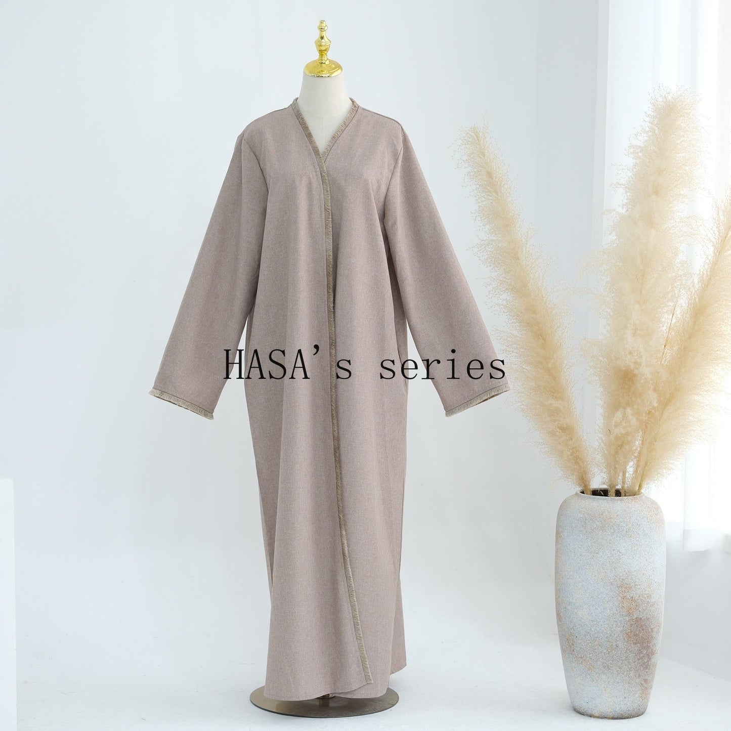 LUMAYA5147 Elegant Long Cardigan Robe with Flowing Tassels, A Loose-fitting, Coat-style Dress.