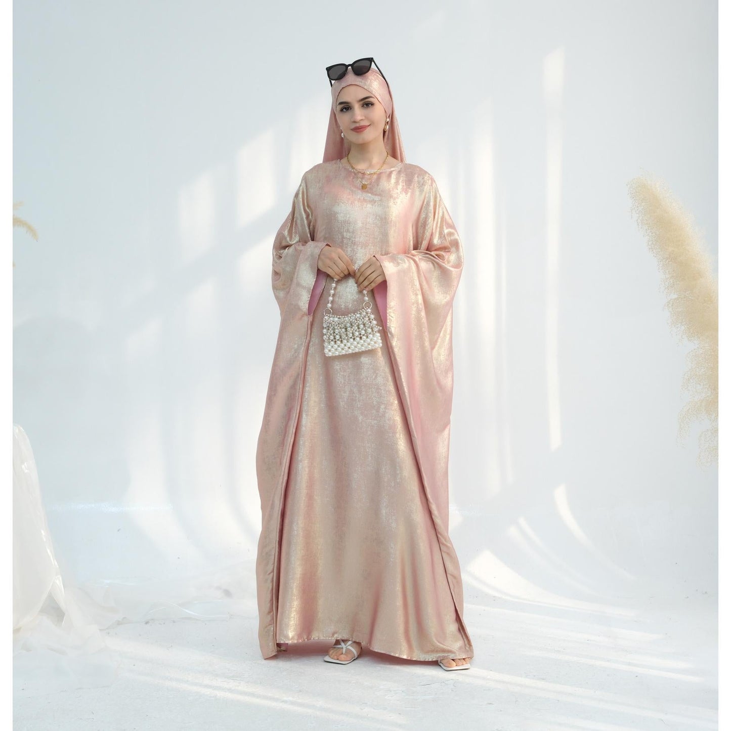 LUMAYA5878 A Glossy Dress TLUMAYAt Combines Softness and Fluidity